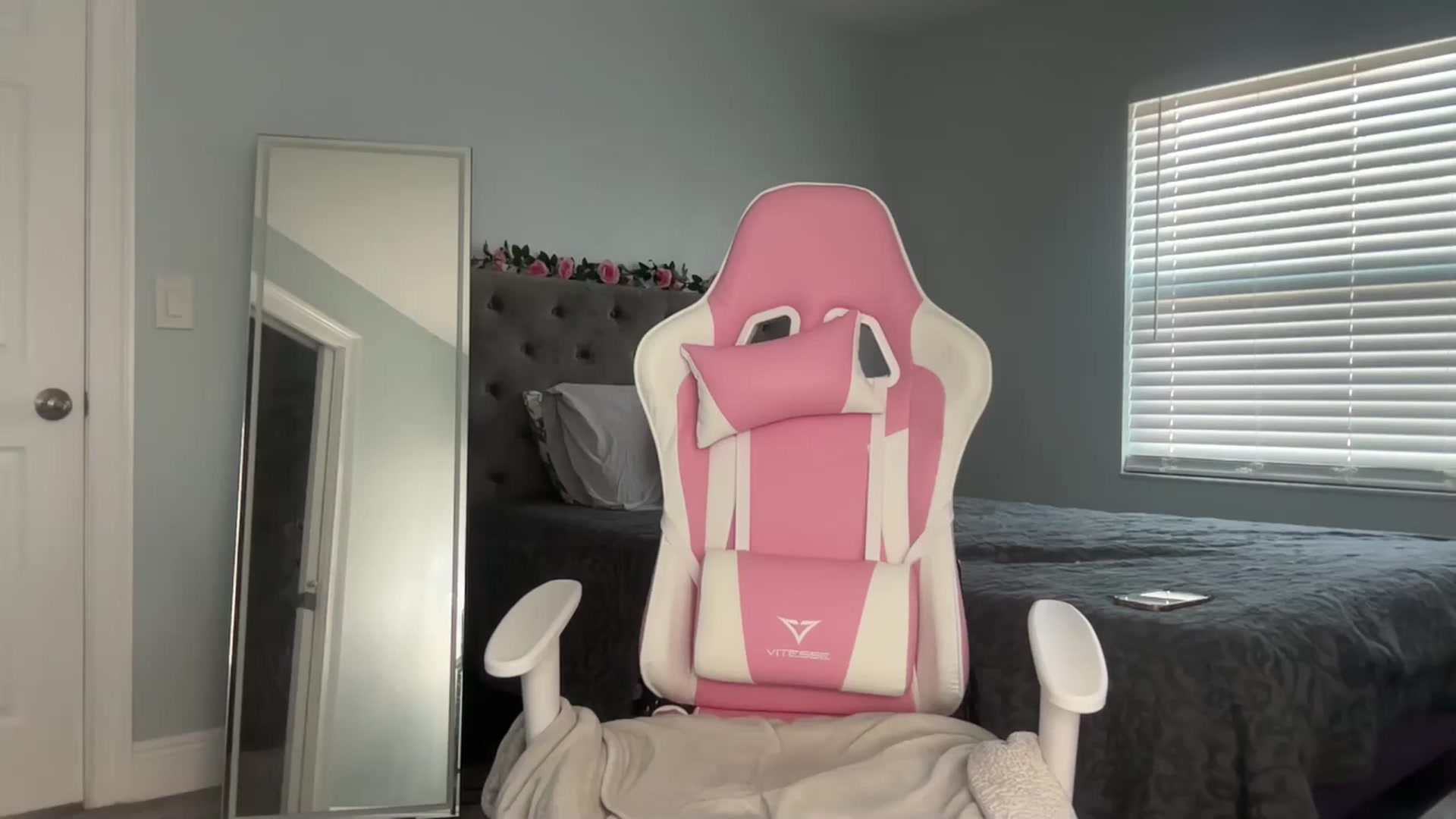 Gallery image thumbnail from StellaRose's myfreecams stream on, 12/09/2024, 19:39 image 15 of 20