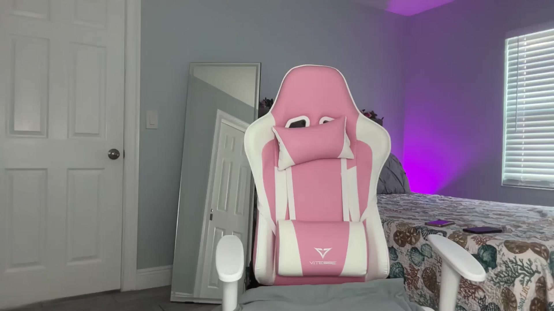 Gallery image thumbnail from StellaRose's myfreecams stream on, 12/17/2024, 19:09 image 19 of 20