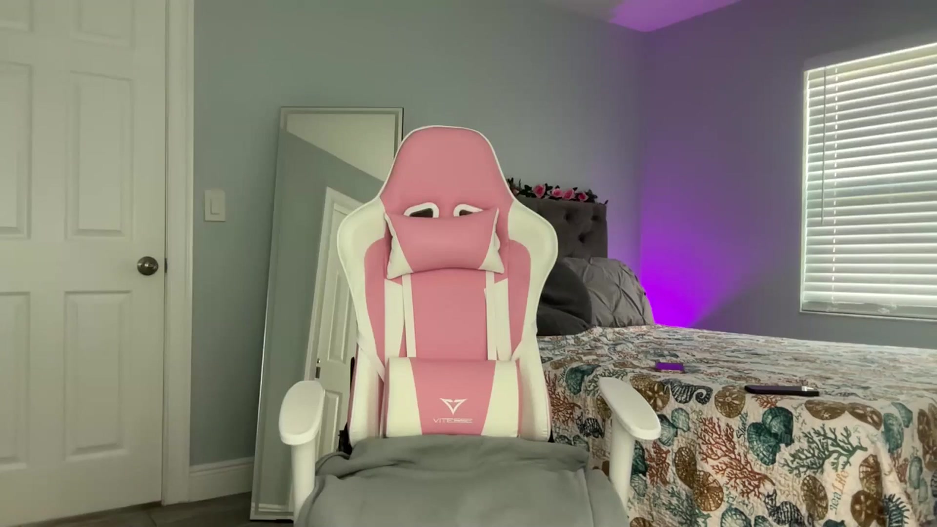 Gallery image thumbnail from StellaRose's myfreecams stream on, 12/17/2024, 20:08 image 13 of 20