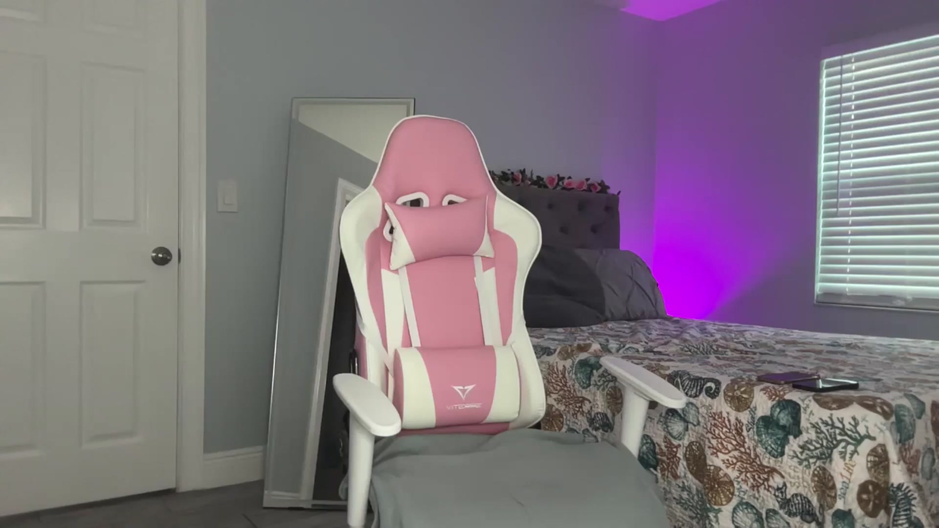 Gallery image thumbnail from StellaRose's myfreecams stream on, 12/17/2024, 22:33 image 12 of 20