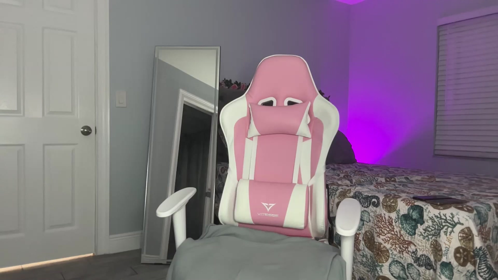 Gallery image thumbnail from StellaRose's myfreecams stream on, 12/17/2024, 23:51 image 16 of 20