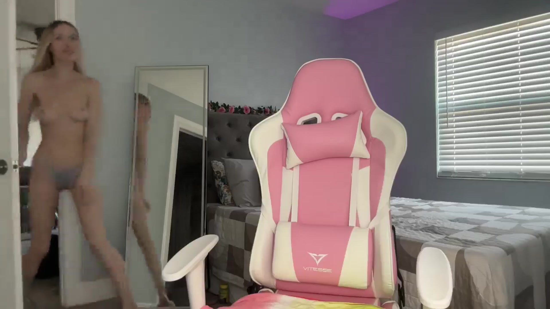 Gallery image thumbnail from StellaRose's myfreecams stream on, 12/21/2024, 19:39 image 7 of 20