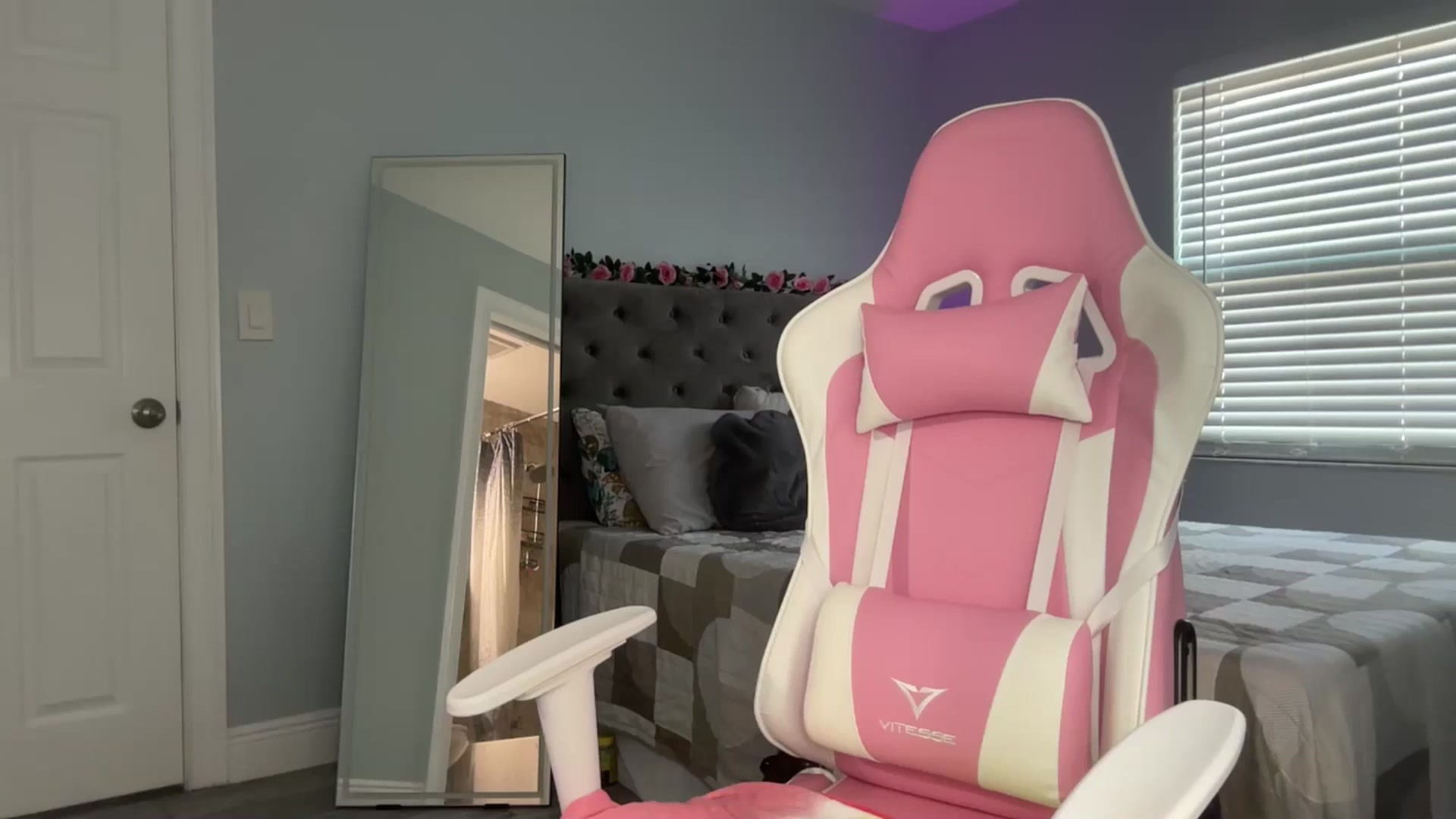 Gallery image thumbnail from StellaRose's myfreecams stream on, 12/21/2024, 20:15 image 4 of 20
