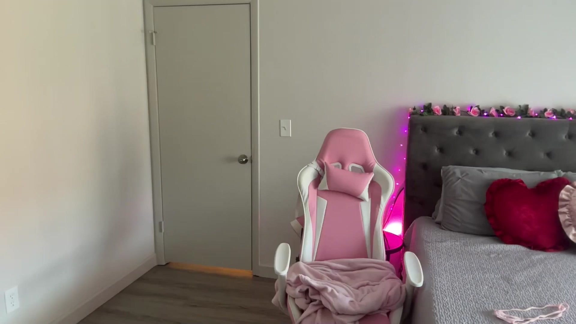 Gallery image thumbnail from StellaRose's myfreecams stream on, 03/28/2025, 19:46 image 13 of 20
