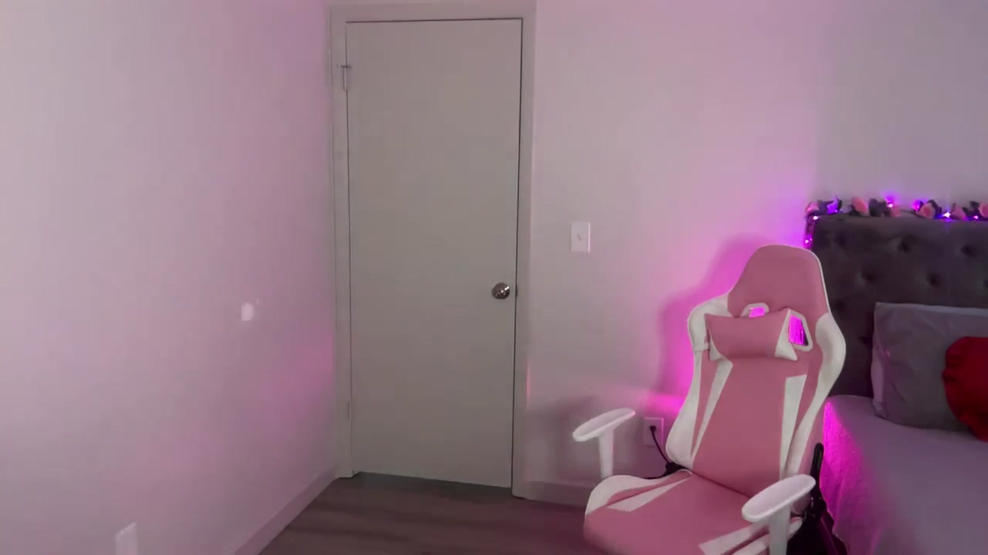 Gallery image thumbnail from StellaRose's myfreecams stream on, 04/07/2025, 22:59 image 2 of 20