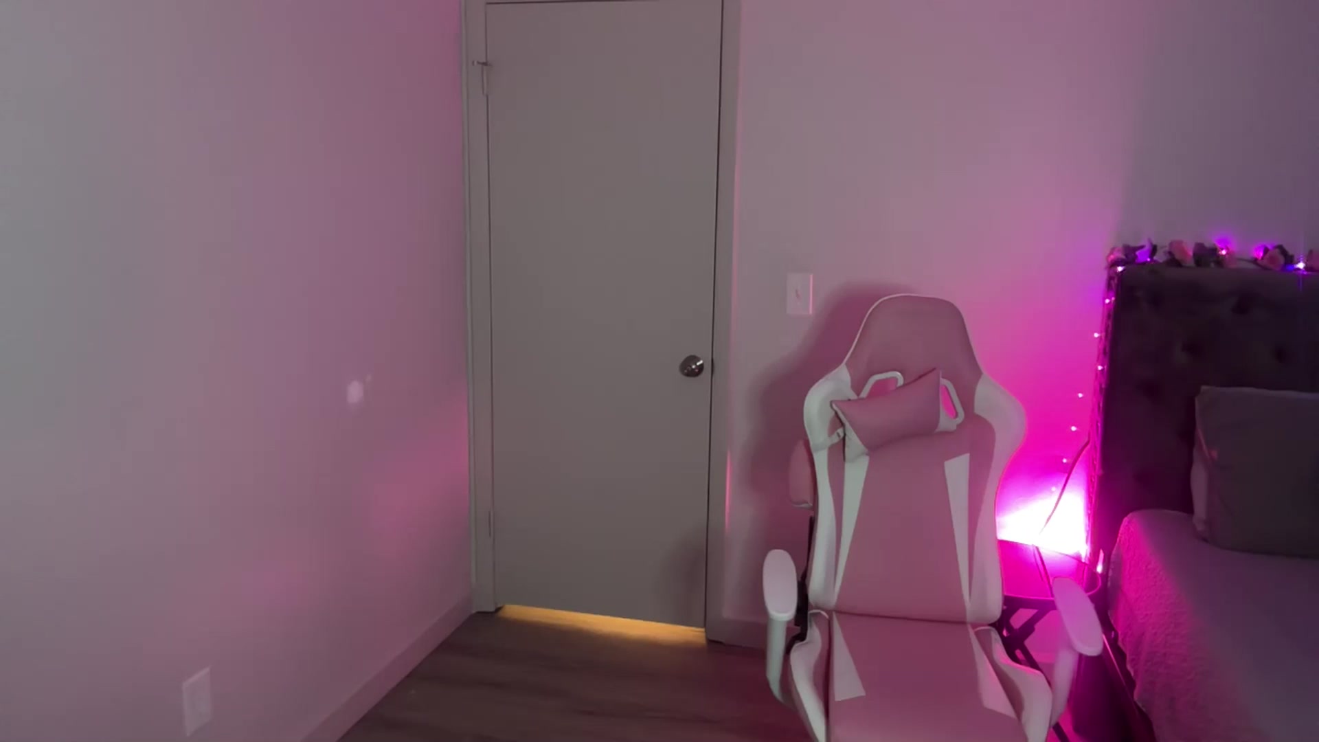 Gallery image thumbnail from StellaRose's myfreecams stream on, 04/08/2025, 01:40 image 1 of 20