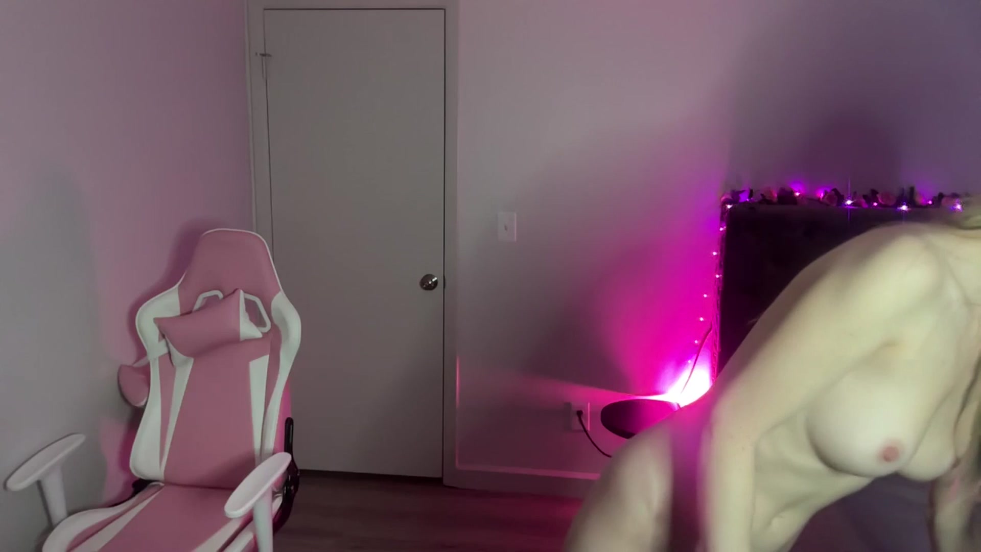 Gallery image thumbnail from StellaRose's myfreecams stream on, 04/08/2025, 04:35 image 6 of 20