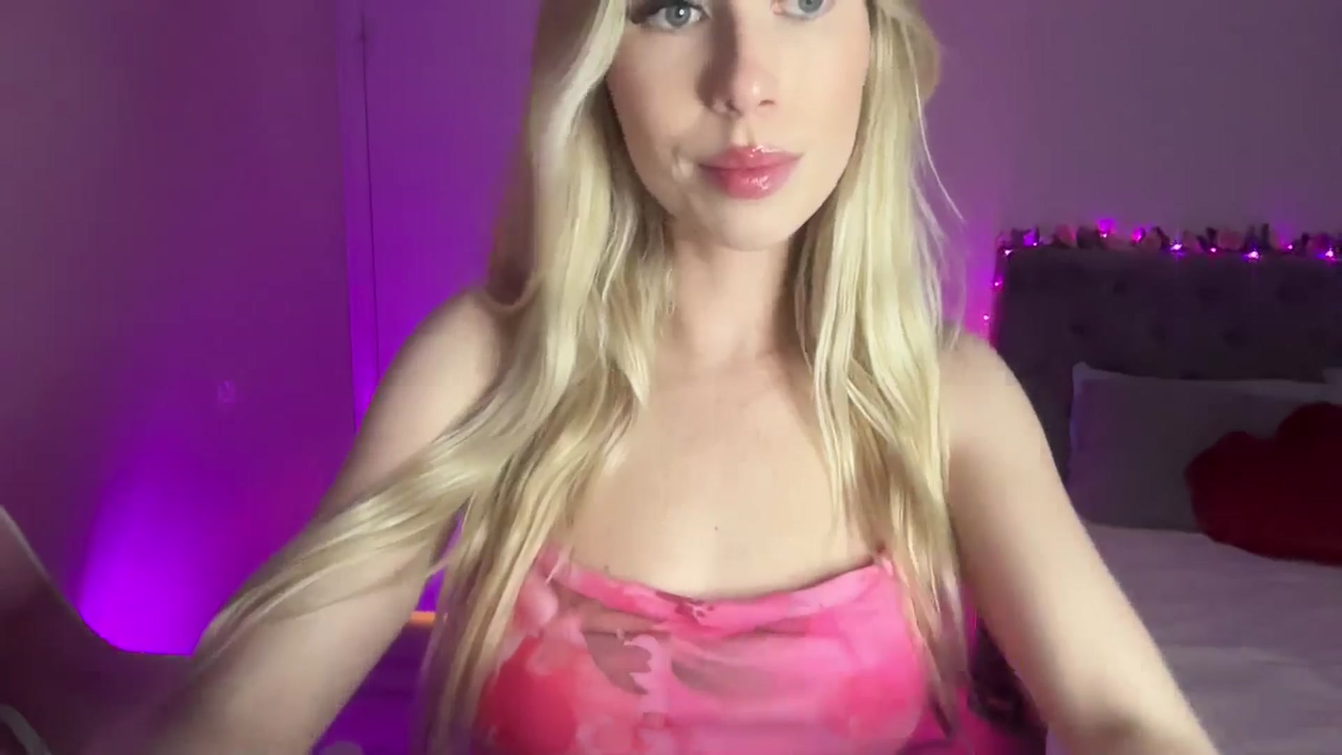 Gallery image thumbnail from StellaRose's myfreecams stream on, 04/16/2025, 03:17 image 14 of 20