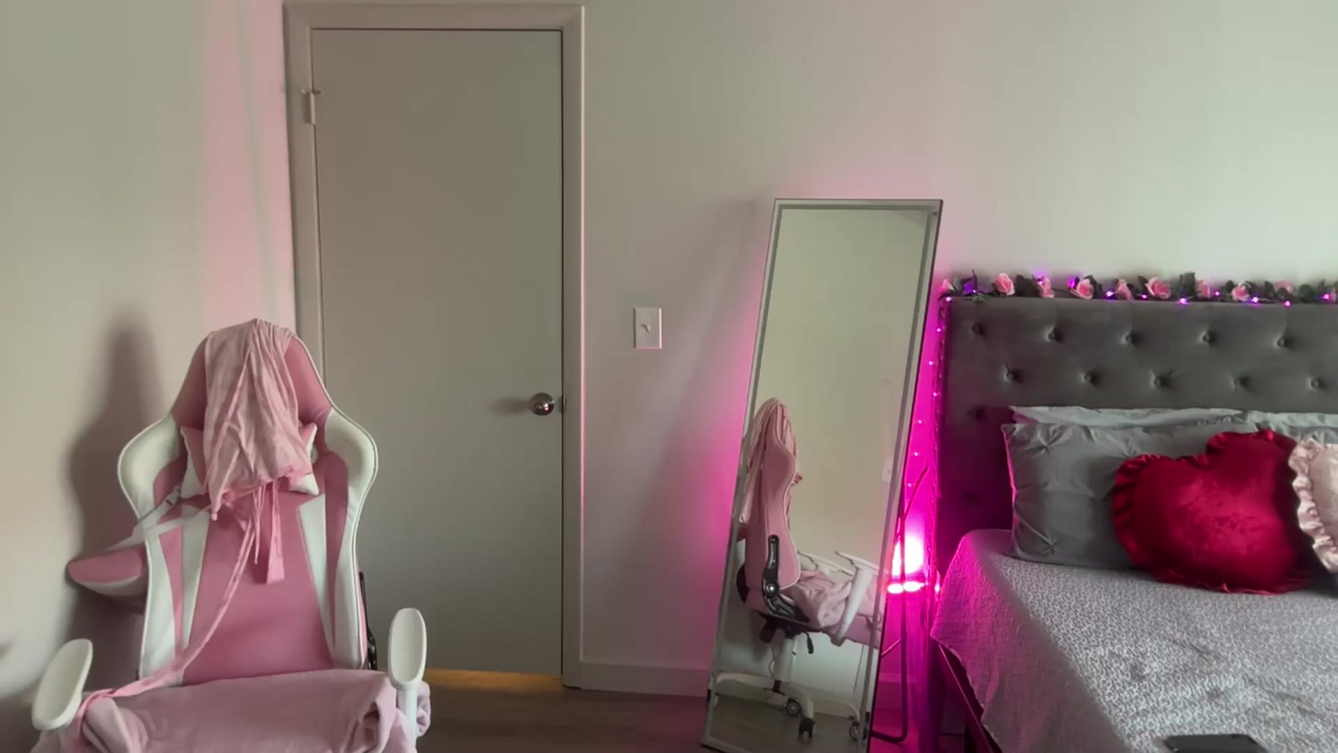 Gallery image thumbnail from StellaRose's myfreecams stream on, 04/25/2025, 21:50 image 7 of 20