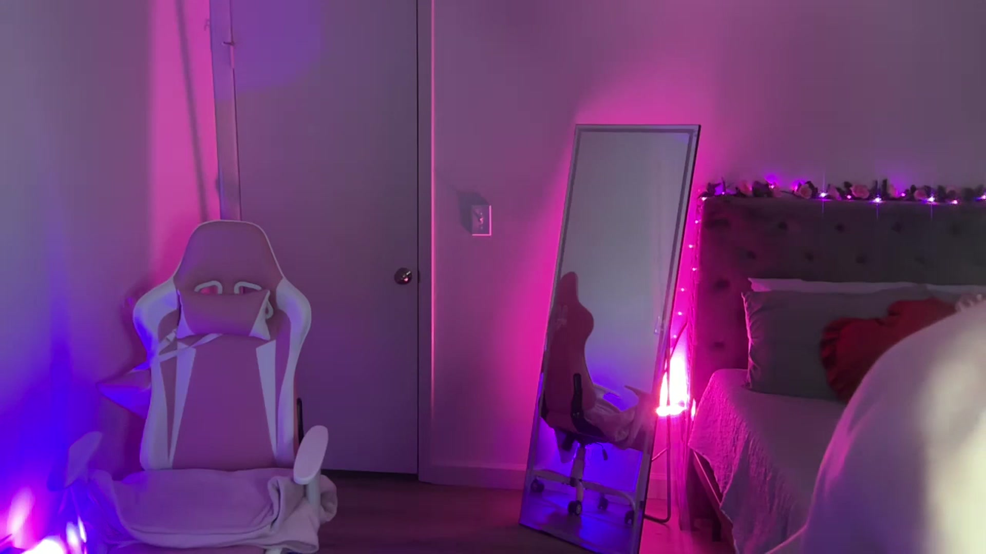 Gallery image thumbnail from StellaRose's myfreecams stream on, 04/26/2025, 05:15 image 6 of 20
