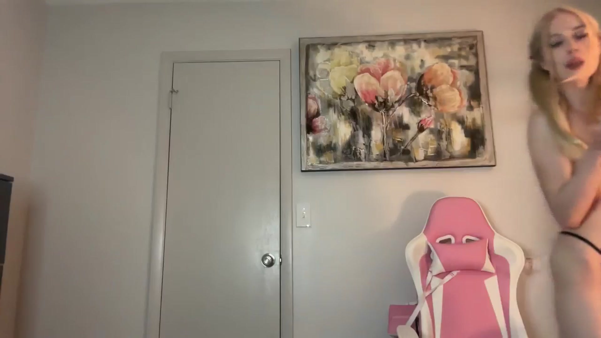 Gallery image thumbnail from StellaRose's myfreecams stream on, 05/24/2025, 04:35 image 6 of 20