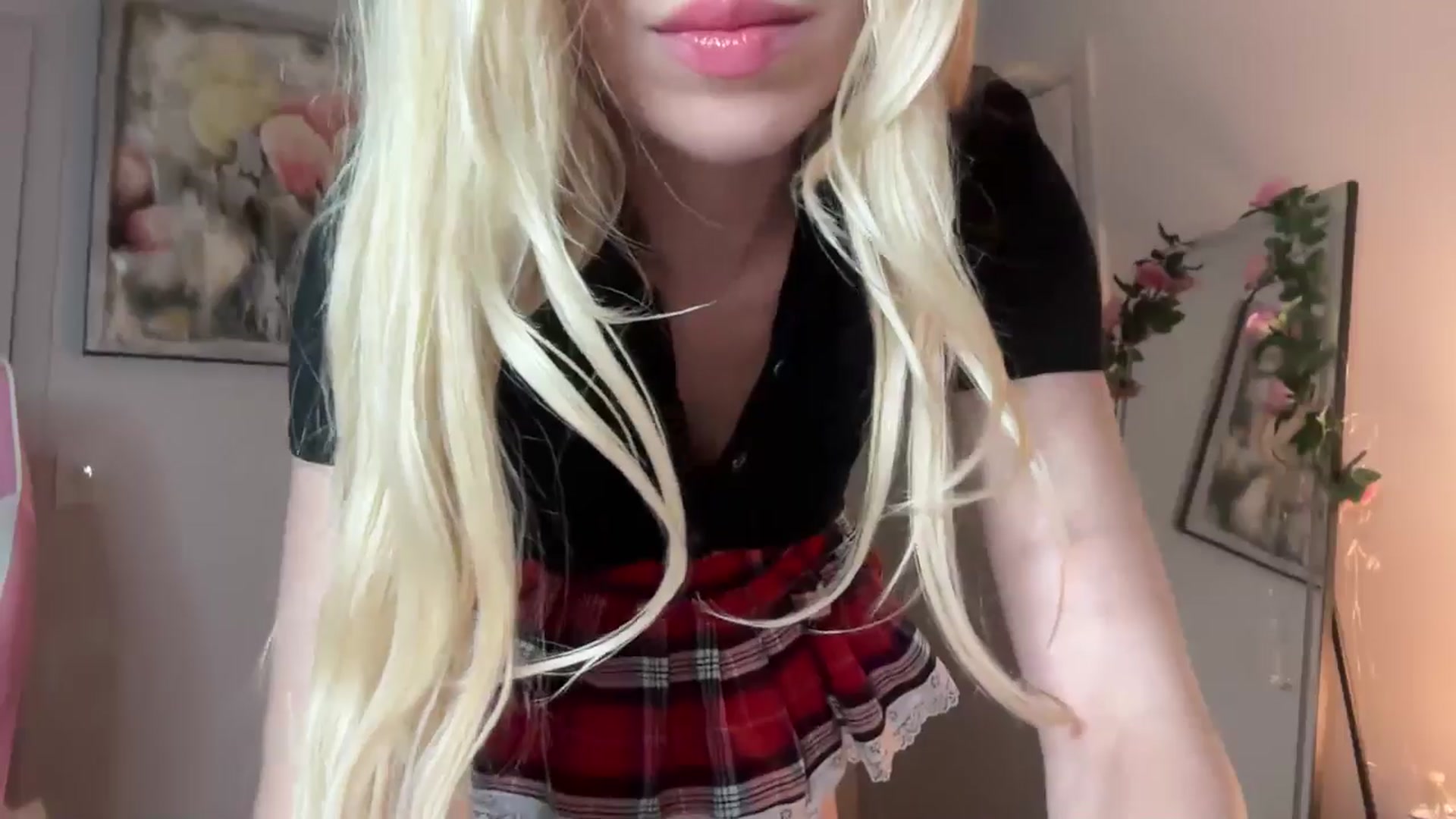 Gallery image thumbnail from StellaRose's myfreecams stream on, 08/19/2025, 01:48 image 16 of 20
