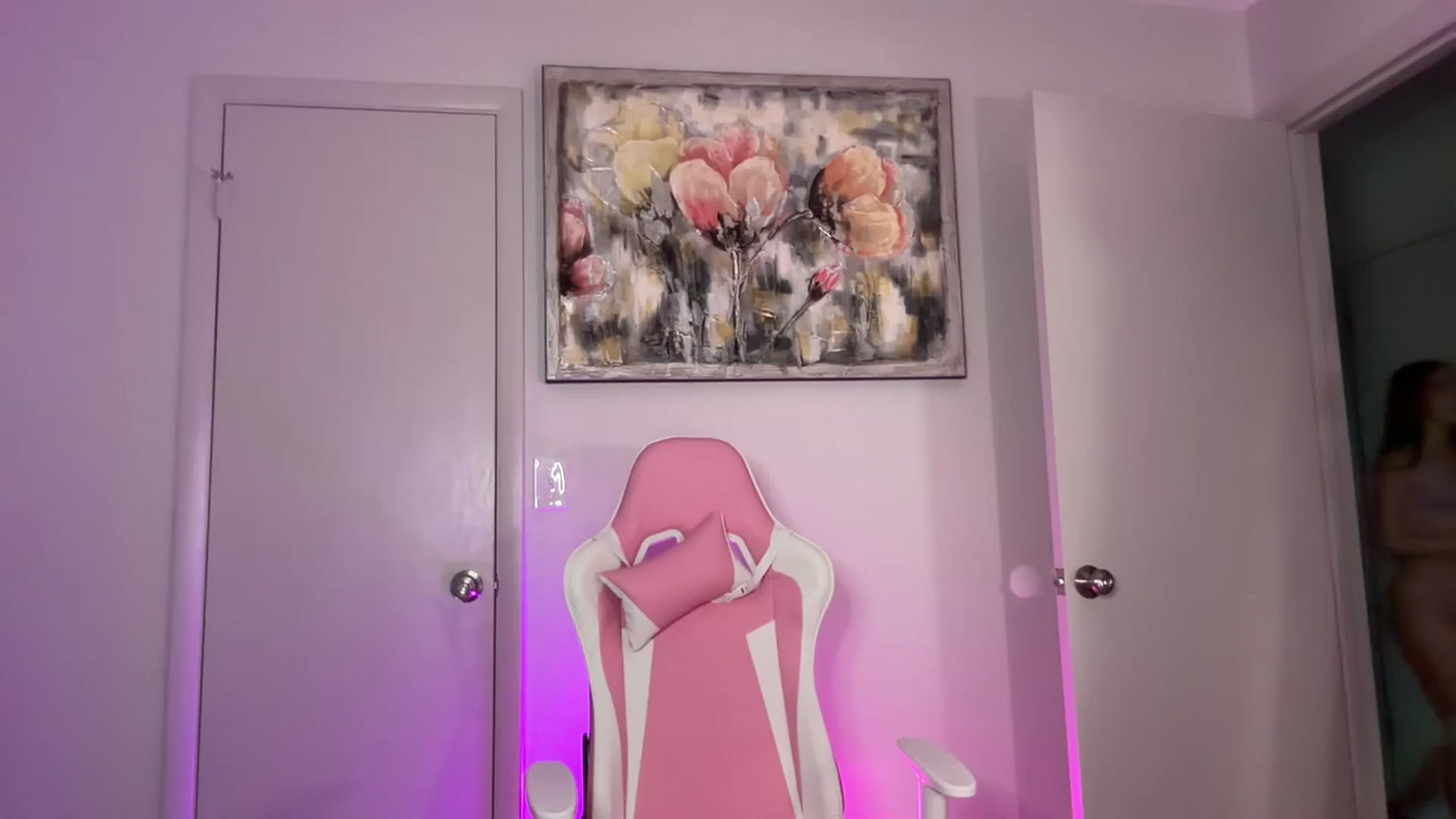 Gallery image thumbnail from StellaRose's myfreecams stream on, 09/10/2025, 24:22 image 7 of 20