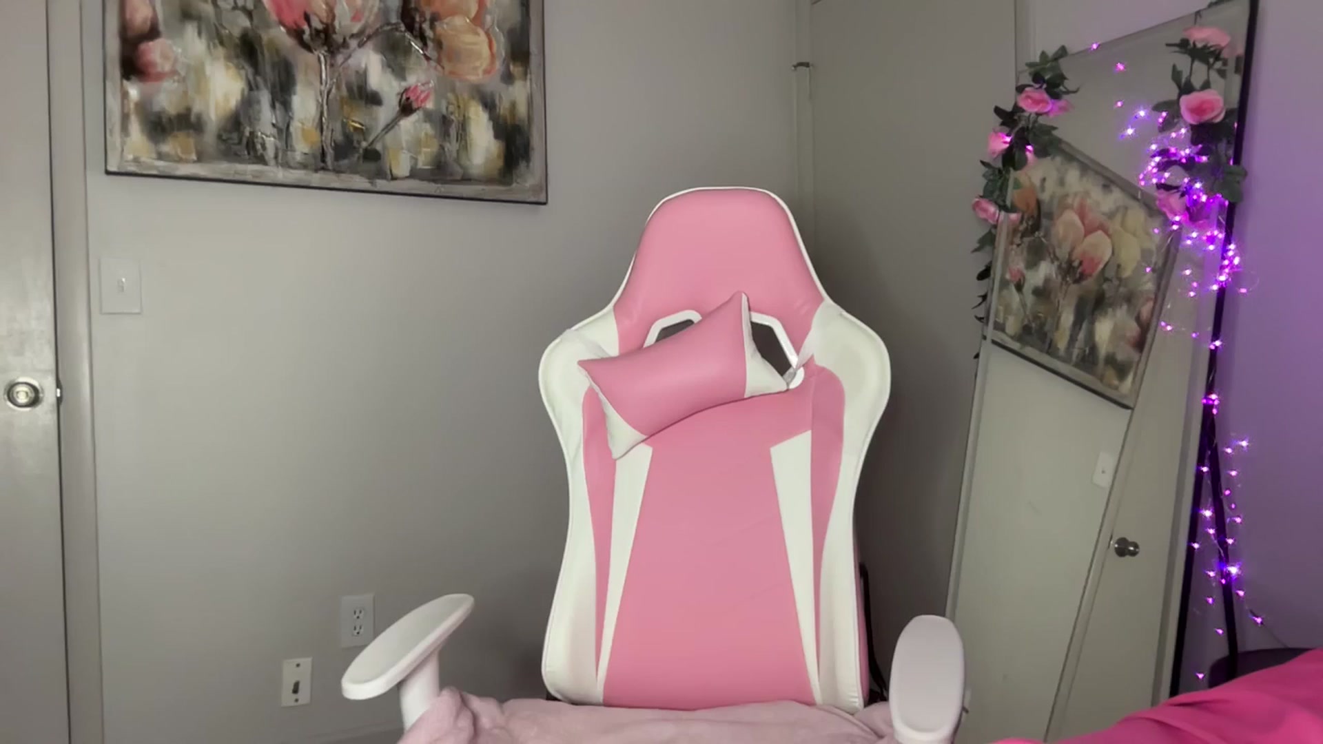 Gallery image thumbnail from StellaRose's myfreecams stream on, 10/14/2025, 24:01 image 6 of 20