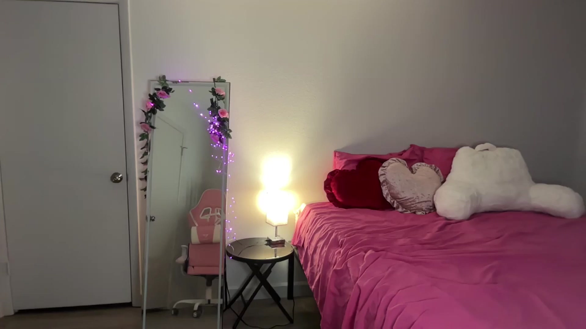 Gallery image thumbnail from StellaRose's myfreecams stream on, 10/14/2025, 24:35 image 2 of 20