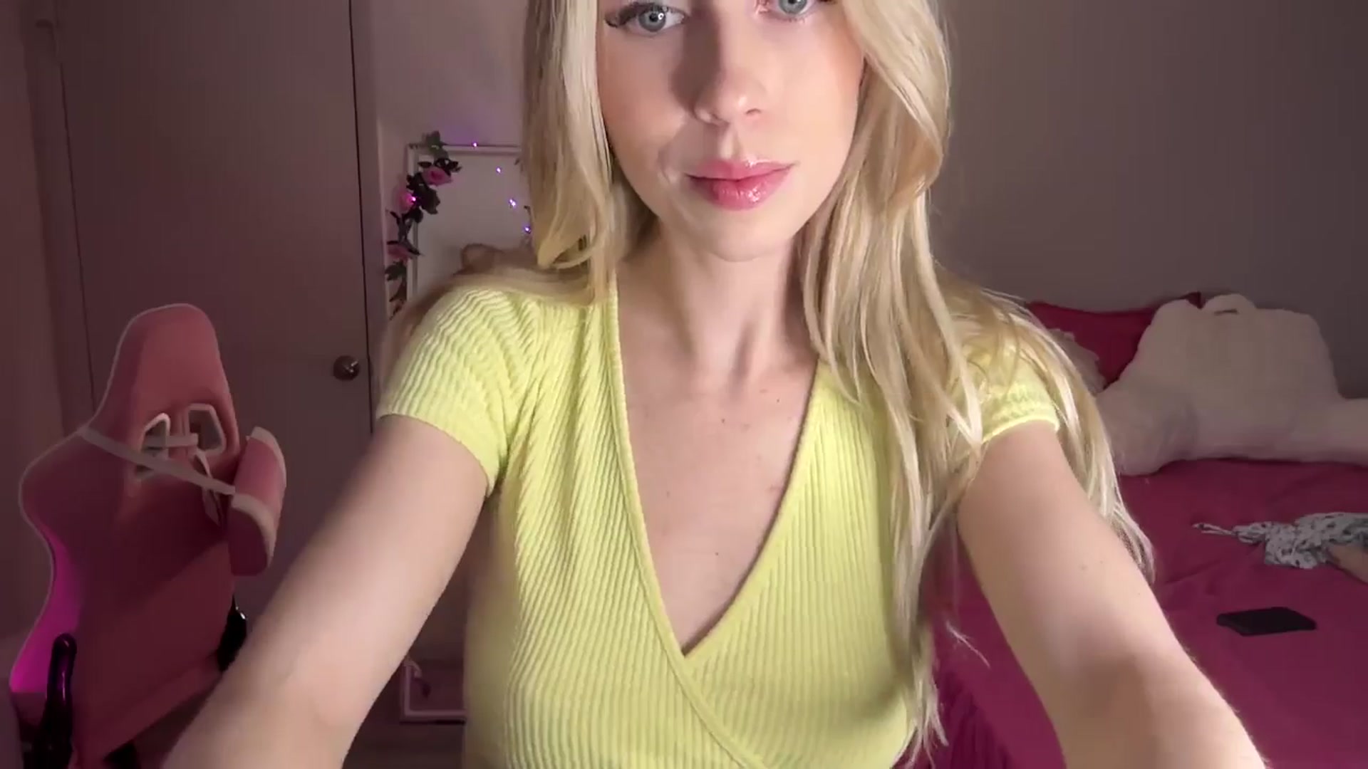 Gallery image thumbnail from StellaRose's myfreecams stream on, 10/21/2025, 03:25 image 8 of 20