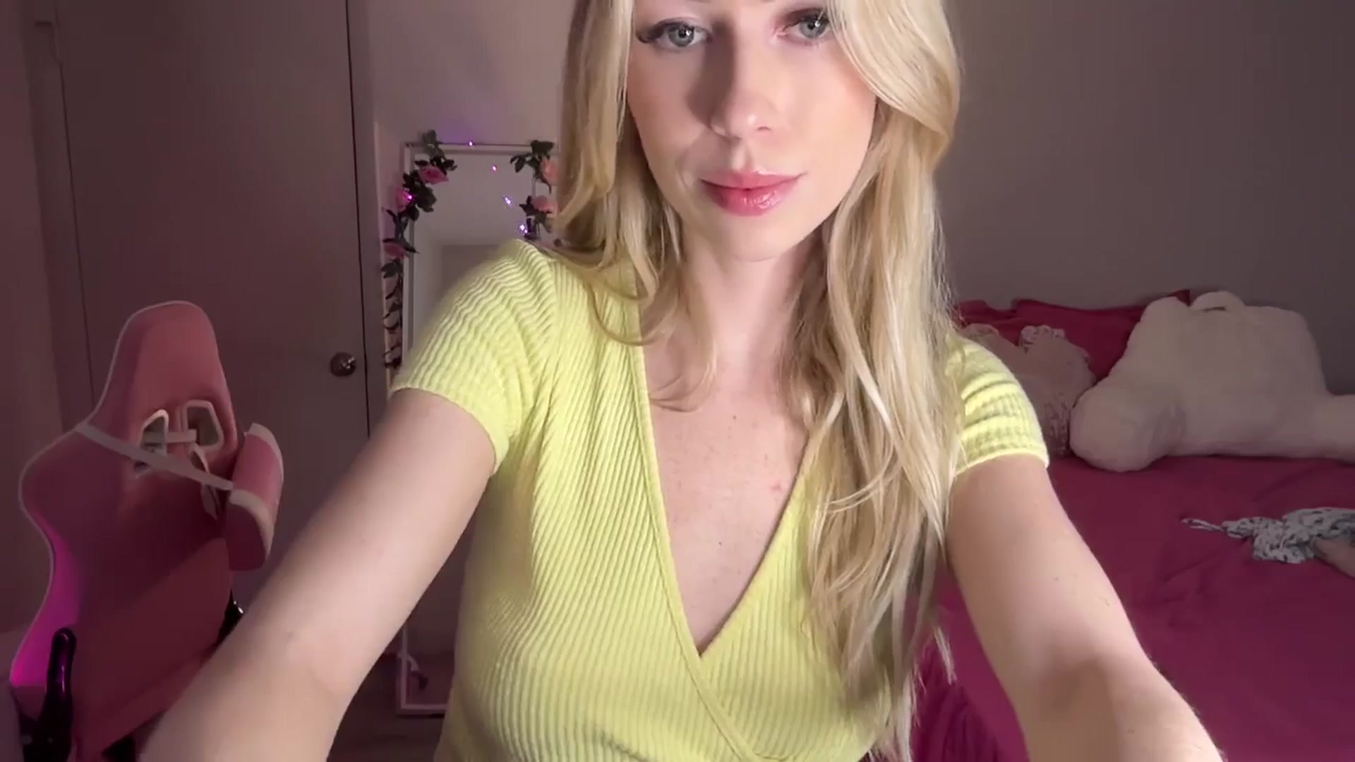 Gallery image thumbnail from StellaRose's myfreecams stream on, 10/21/2025, 03:25 image 5 of 20