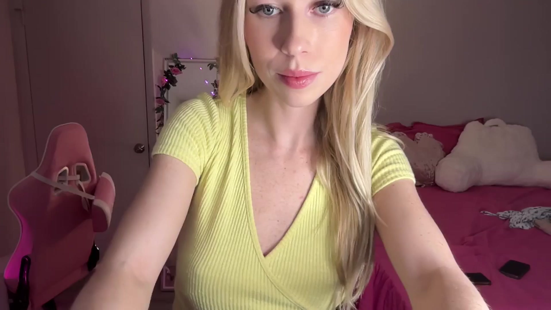 Gallery image thumbnail from StellaRose's myfreecams stream on, 10/21/2025, 03:25 image 12 of 20