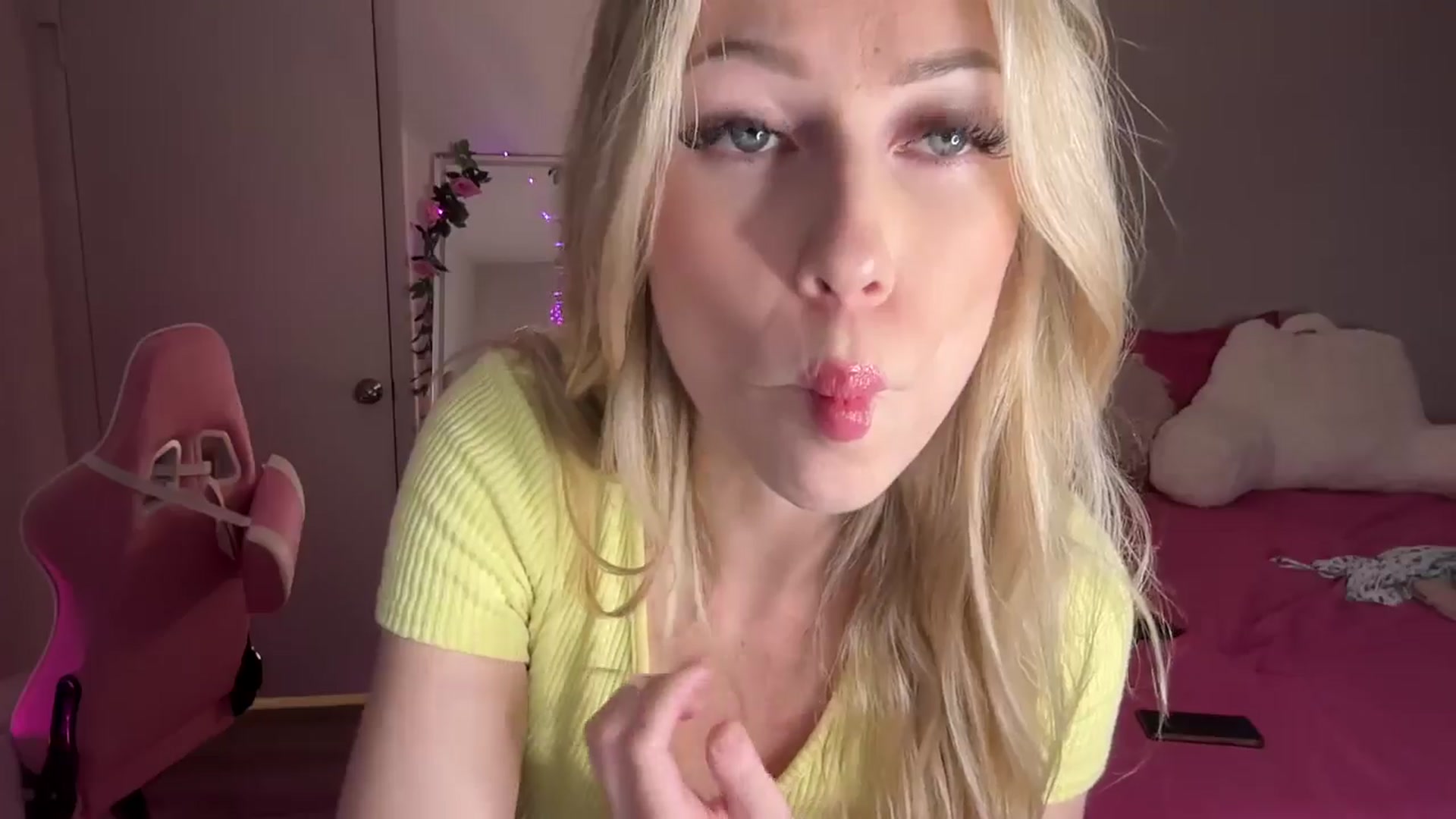 Gallery image thumbnail from StellaRose's myfreecams stream on, 10/21/2025, 03:25 image 6 of 20