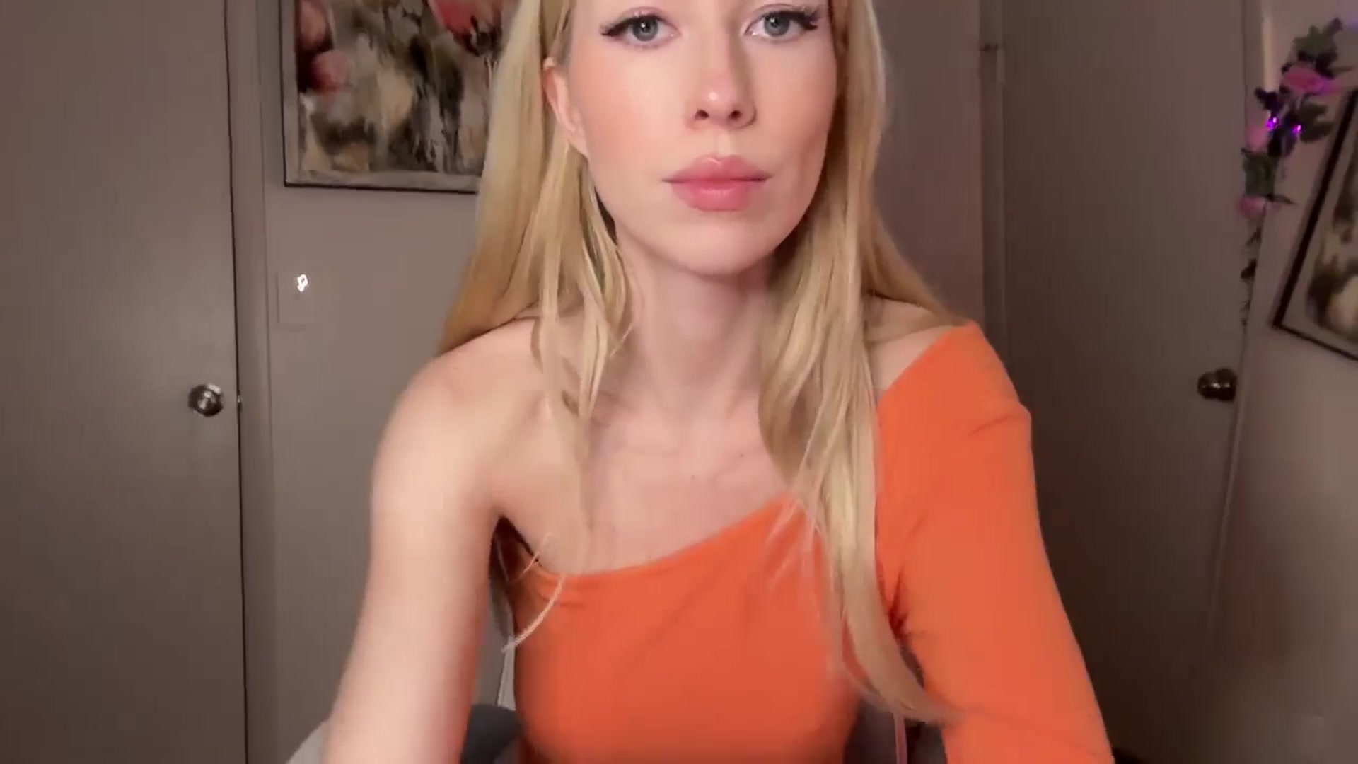 Gallery image thumbnail from StellaRose's myfreecams stream on, 11/02/2025, 01:59 image 8 of 20