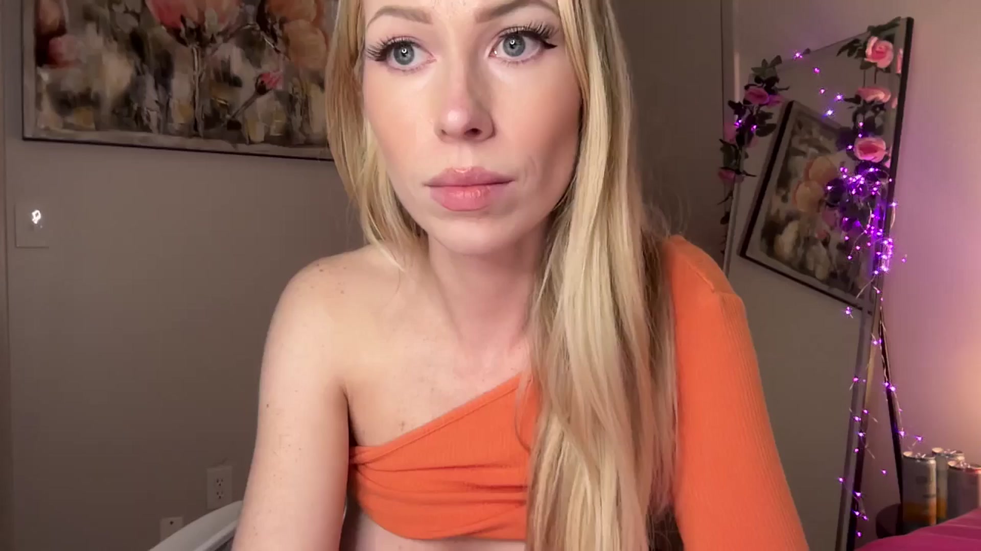 Gallery image thumbnail from StellaRose's myfreecams stream on, 11/02/2025, 04:15 image 11 of 20