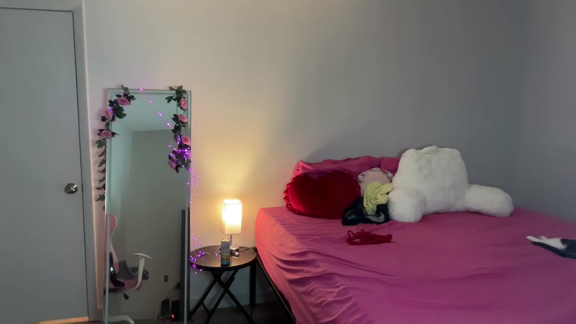 Gallery image thumbnail from StellaRose's myfreecams stream on, 11/18/2025, 03:50 image 5 of 20