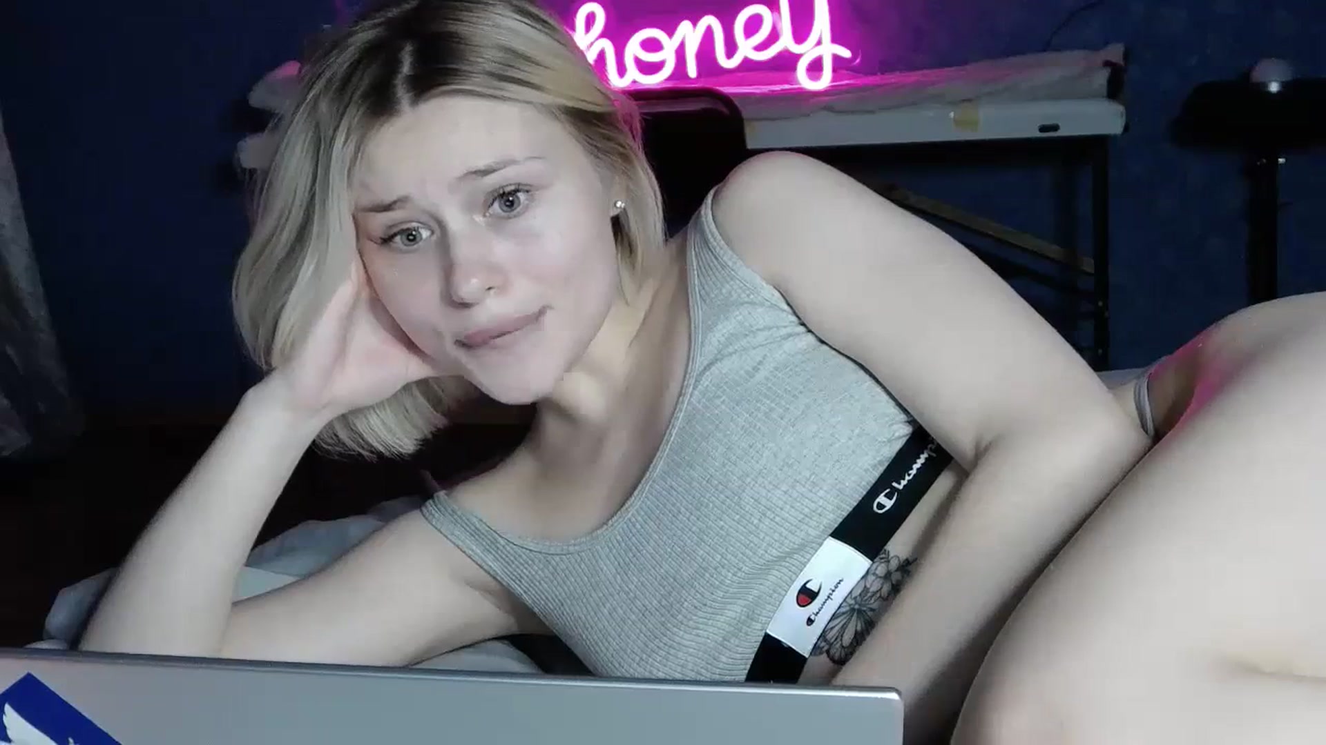 Gallery image thumbnail from StellaSol's myfreecams stream on, 07/08/2023, 22:56 image 7 of 20
