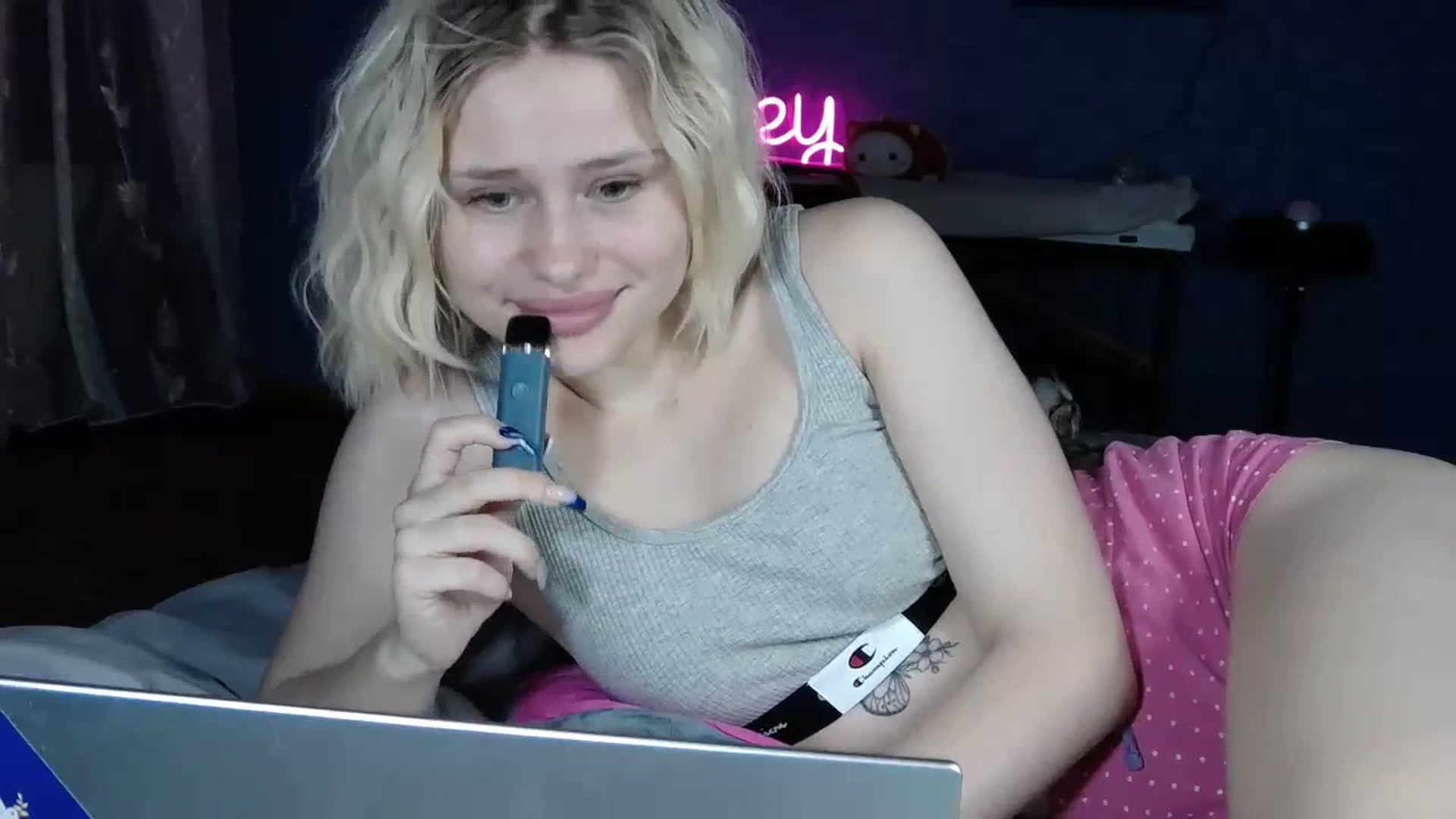 Gallery image thumbnail from StellaSol's myfreecams stream on, 07/10/2023, 22:36 image 3 of 20