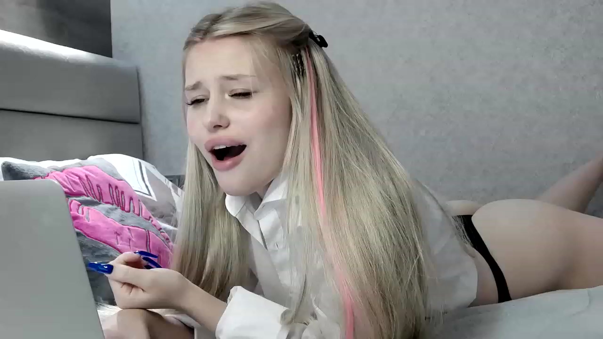 Gallery image thumbnail from StellaSol's myfreecams stream on, 08/16/2023, 21:47 image 11 of 20