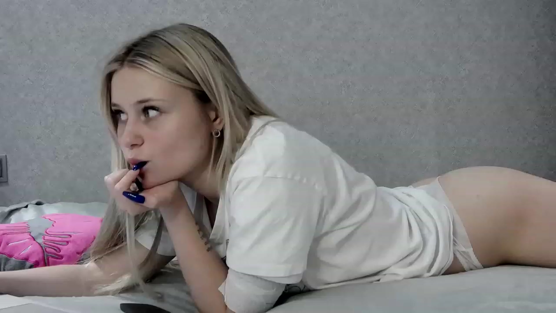 Gallery image thumbnail from StellaSol's myfreecams stream on, 08/18/2023, 23:15 image 4 of 20