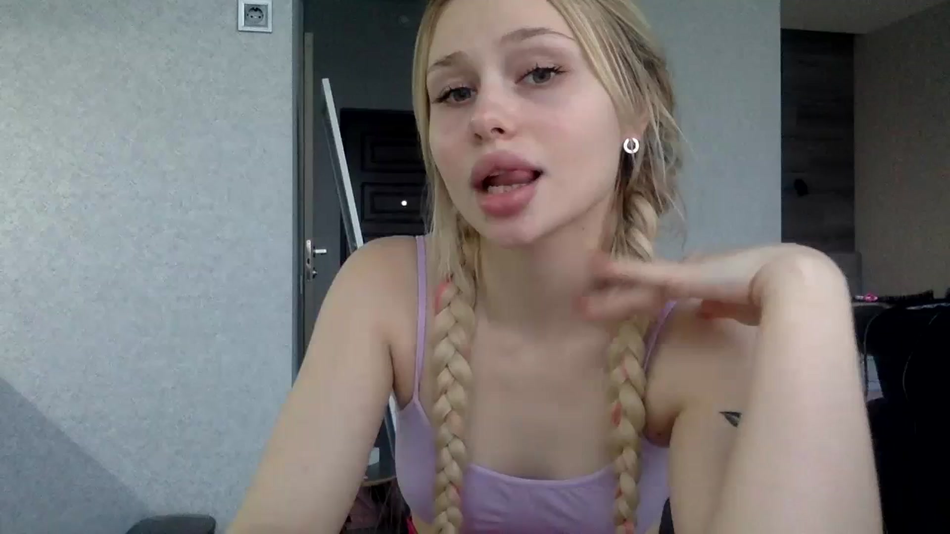 Gallery image thumbnail from StellaSol's myfreecams stream on, 11/11/2023, 14:58 image 8 of 20
