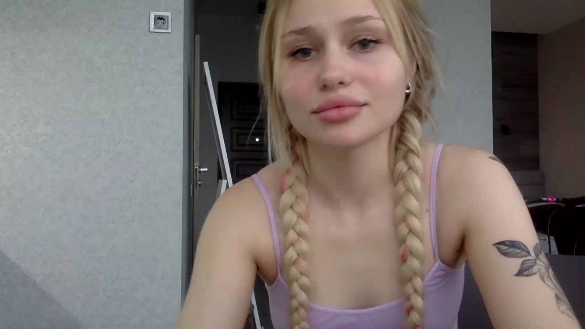 Gallery image thumbnail from StellaSol's myfreecams stream on, 11/11/2023, 14:58 image 7 of 20