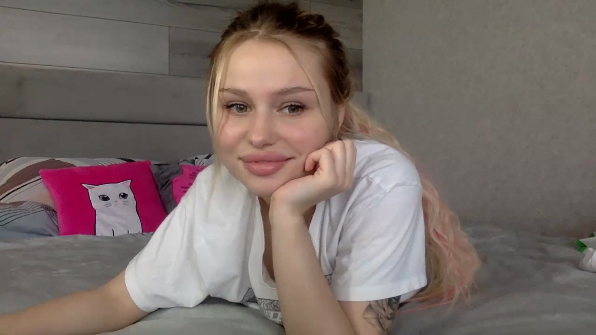 Gallery image thumbnail from StellaSol's myfreecams stream on, 11/13/2023, 13:40 image 18 of 20