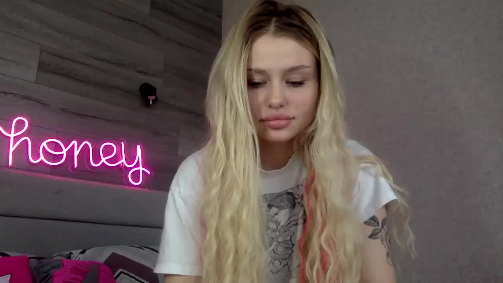 Gallery image thumbnail from StellaSol's myfreecams stream on, 11/13/2023, 14:07 image 15 of 20