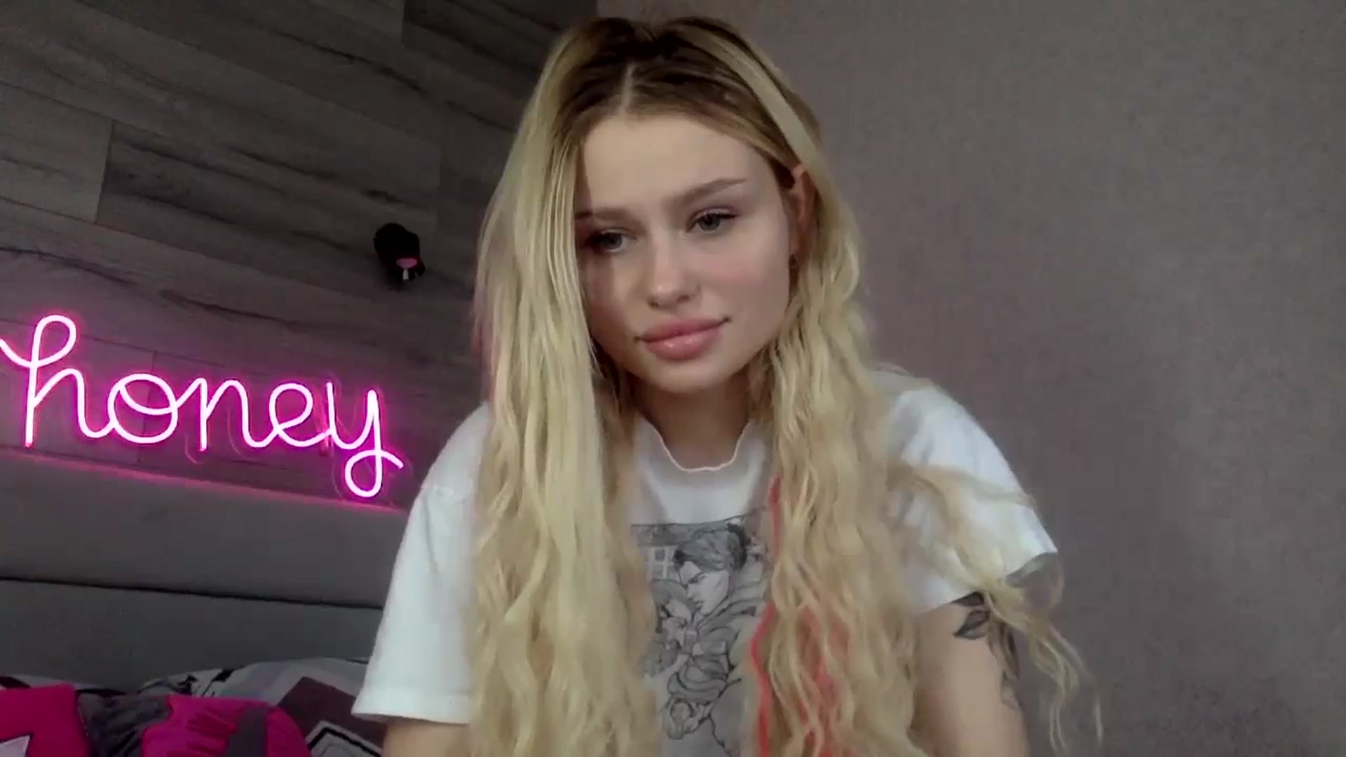 Gallery image thumbnail from StellaSol's myfreecams stream on, 11/13/2023, 14:07 image 18 of 20