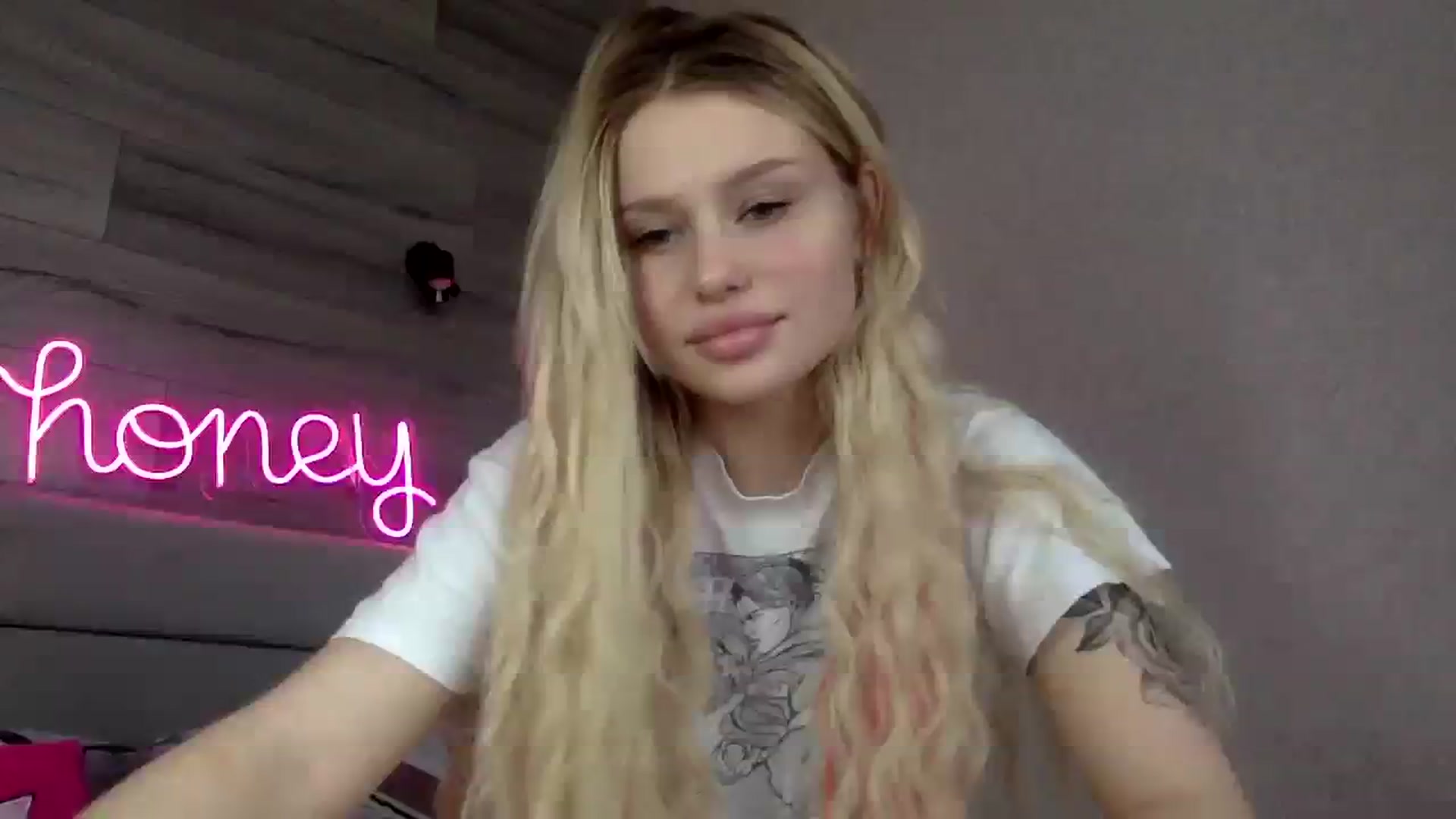 Gallery image thumbnail from StellaSol's myfreecams stream on, 11/13/2023, 14:07 image 17 of 20