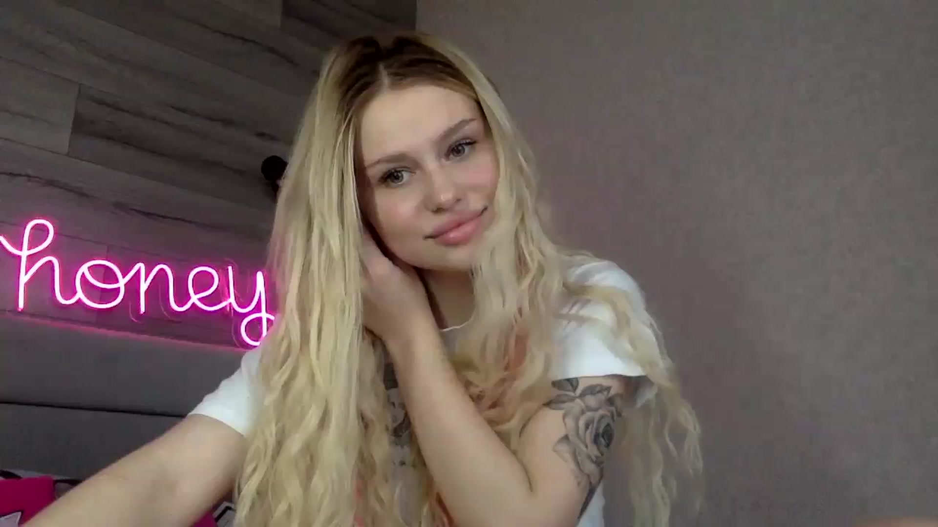 Gallery image thumbnail from StellaSol's myfreecams stream on, 11/13/2023, 14:07 image 16 of 20