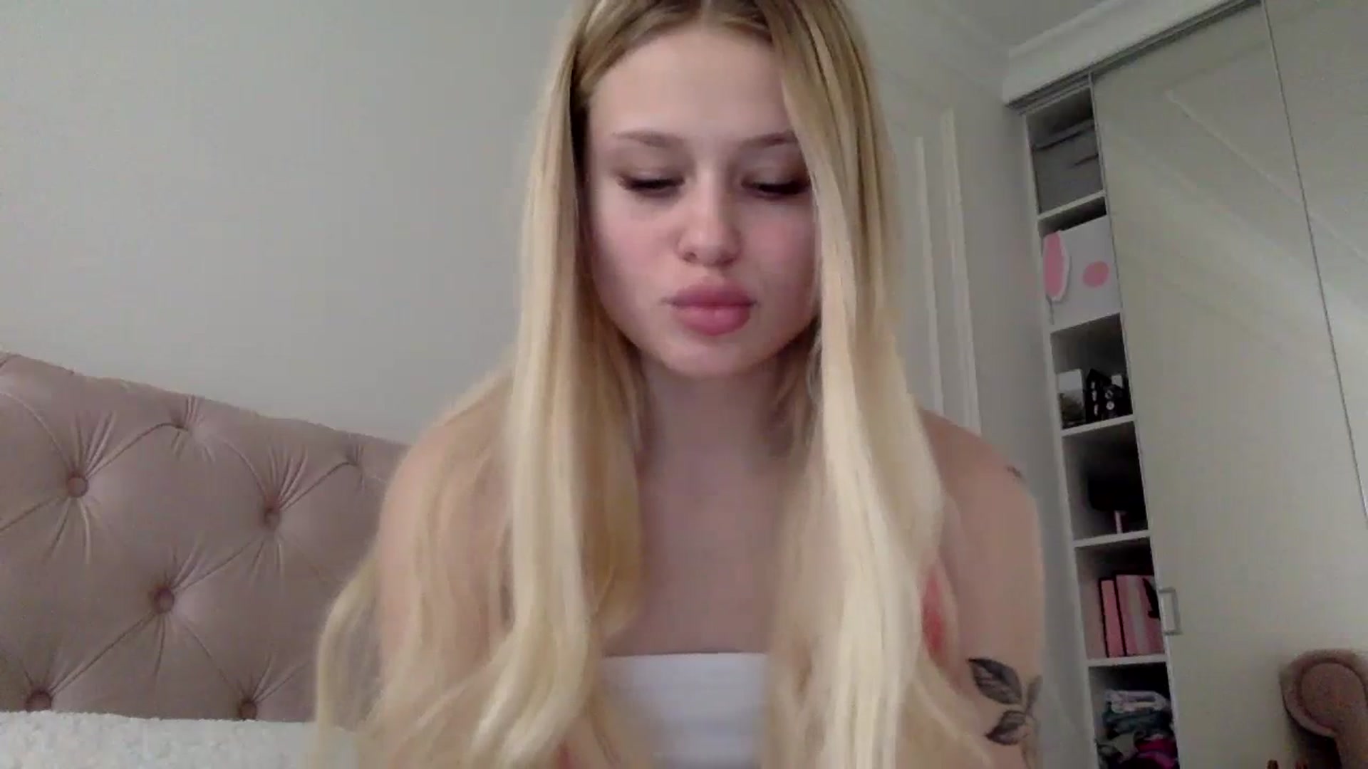 Gallery image thumbnail from StellaSol's myfreecams stream on, 12/01/2023, 11:51 image 14 of 20