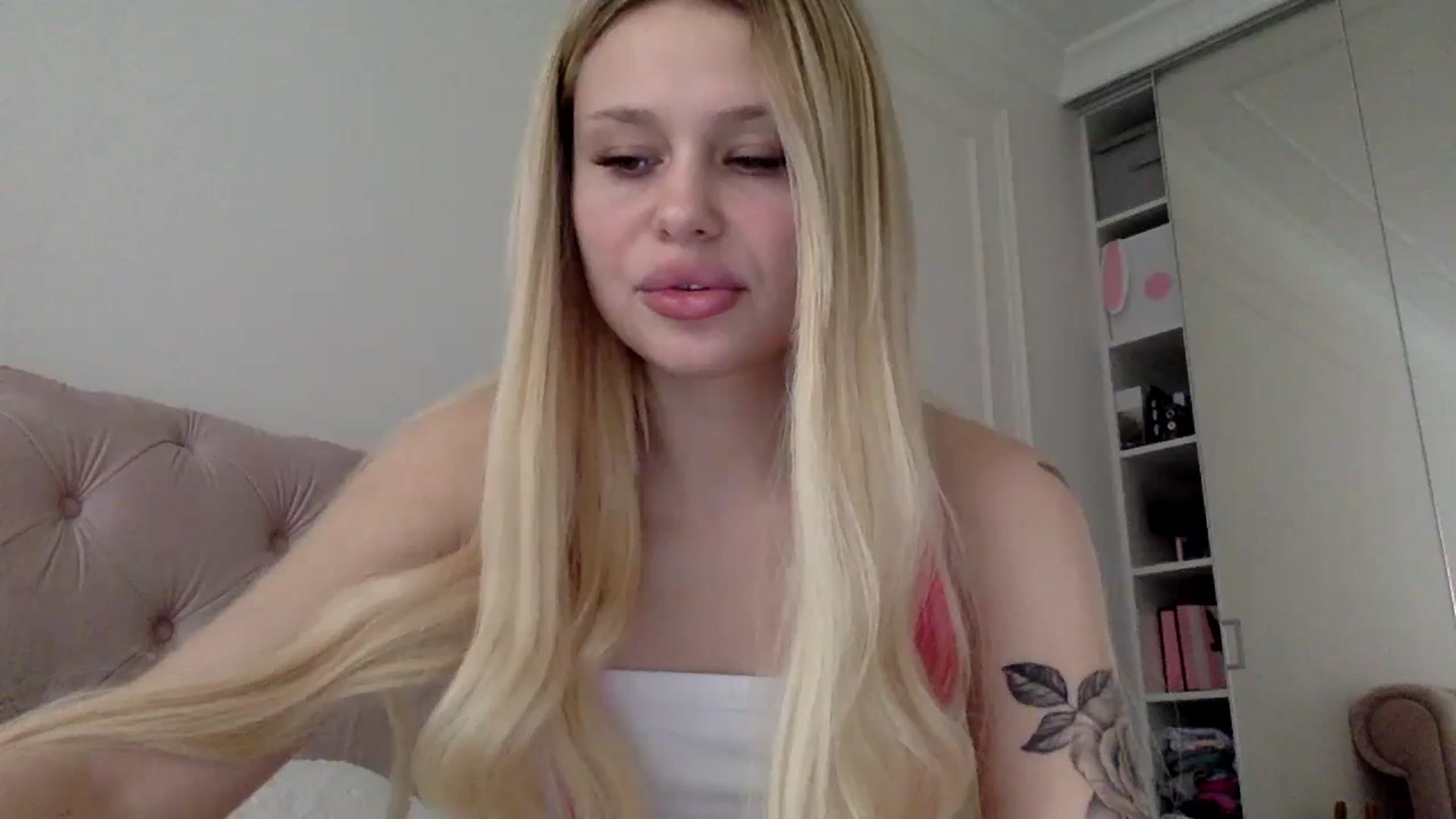 Gallery image thumbnail from StellaSol's myfreecams stream on, 12/01/2023, 11:51 image 16 of 20