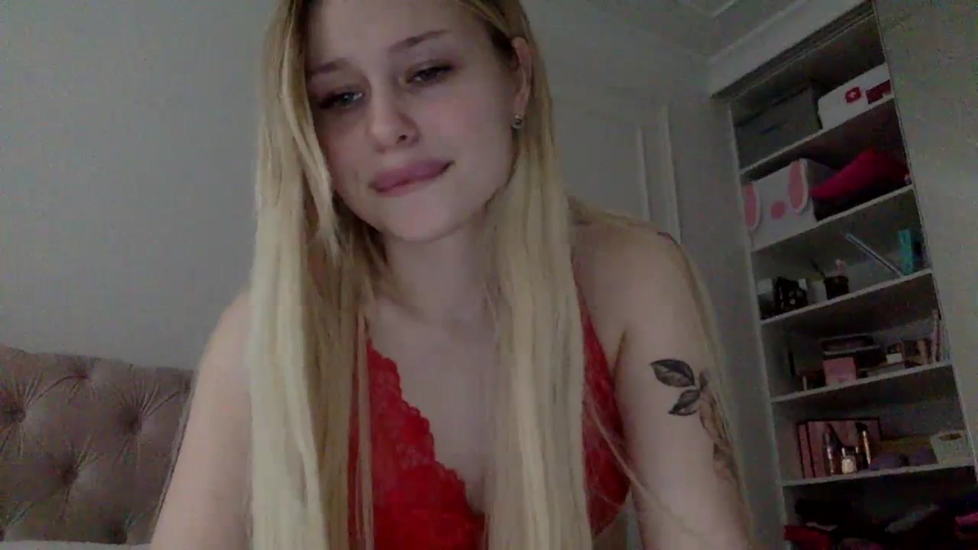 Gallery image thumbnail from StellaSol's myfreecams stream on, 12/10/2023, 11:23 image 17 of 20