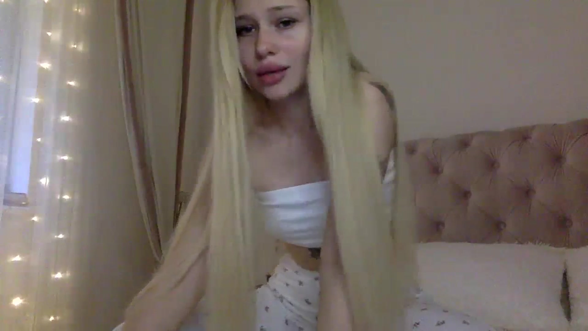 Gallery image thumbnail from StellaSol's myfreecams stream on, 12/12/2023, 06:38 image 7 of 20