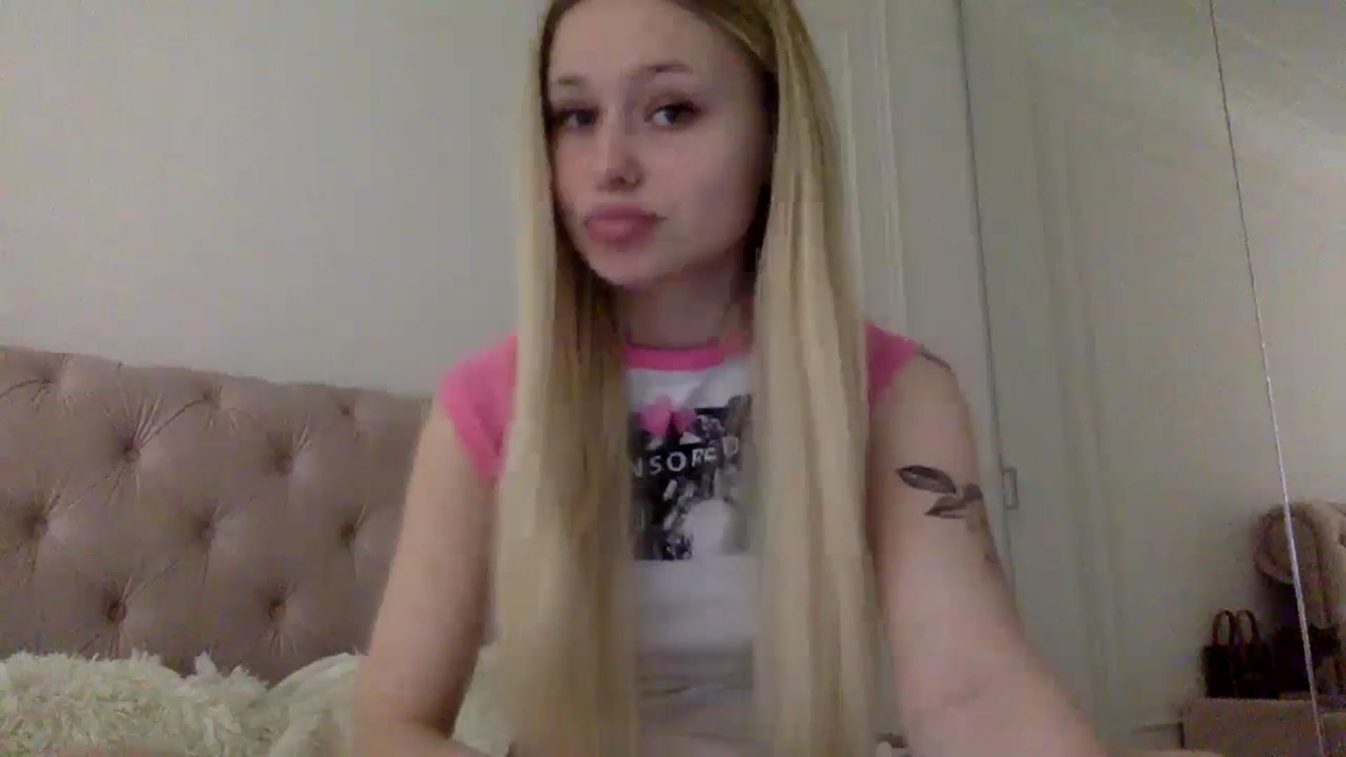 Gallery image thumbnail from StellaSol's myfreecams stream on, 12/14/2023, 08:22 image 11 of 20
