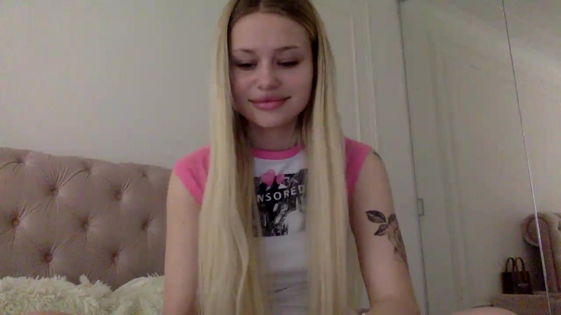 Gallery image thumbnail from StellaSol's myfreecams stream on, 12/14/2023, 08:22 image 12 of 20