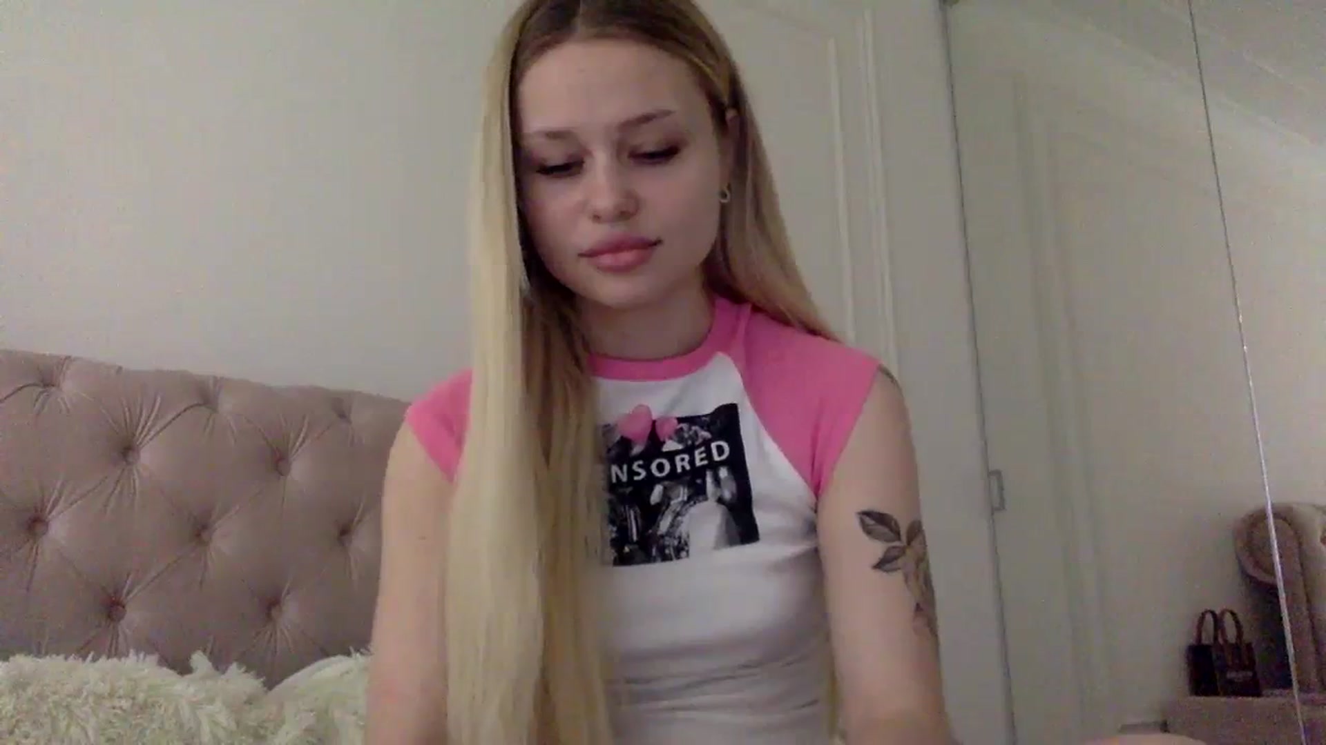 Gallery image thumbnail from StellaSol's myfreecams stream on, 12/14/2023, 08:38 image 7 of 20