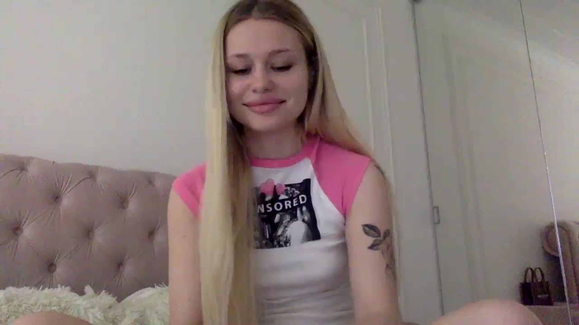 Gallery image thumbnail from StellaSol's myfreecams stream on, 12/14/2023, 08:38 image 17 of 20