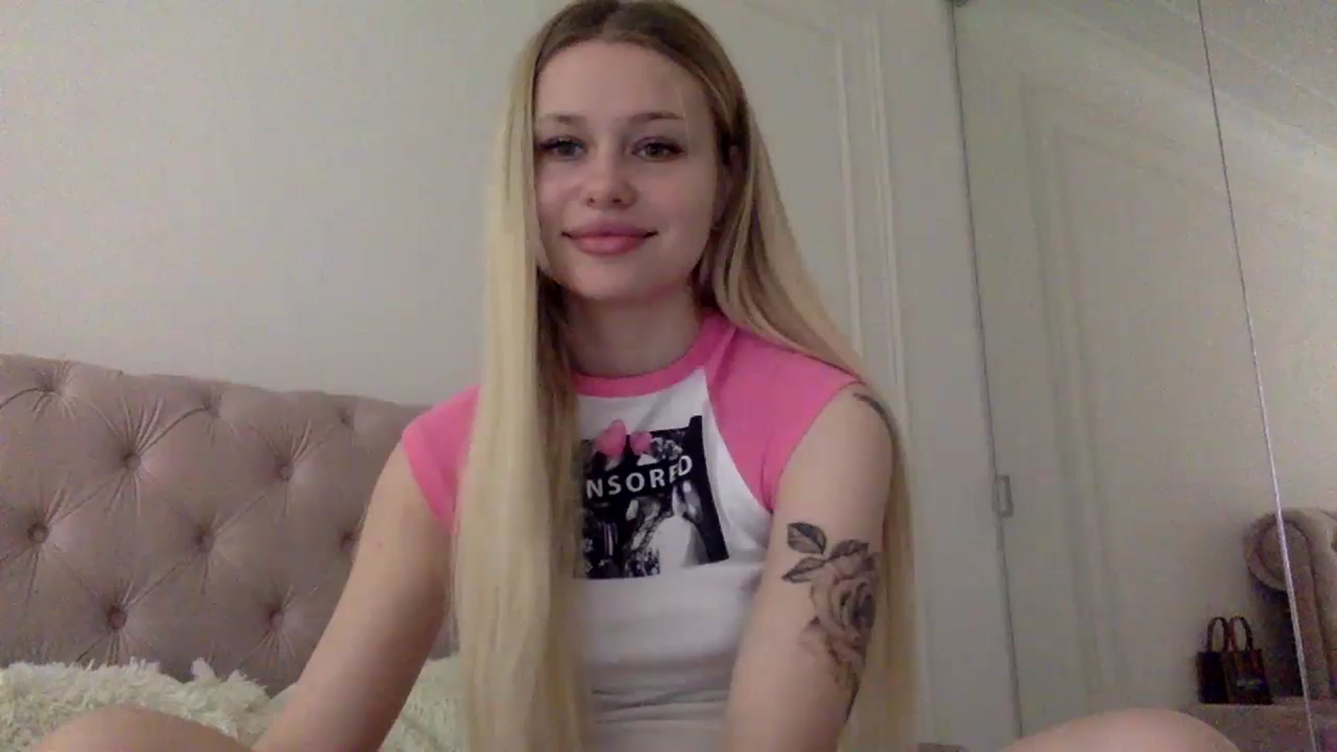 Gallery image thumbnail from StellaSol's myfreecams stream on, 12/14/2023, 08:38 image 9 of 20