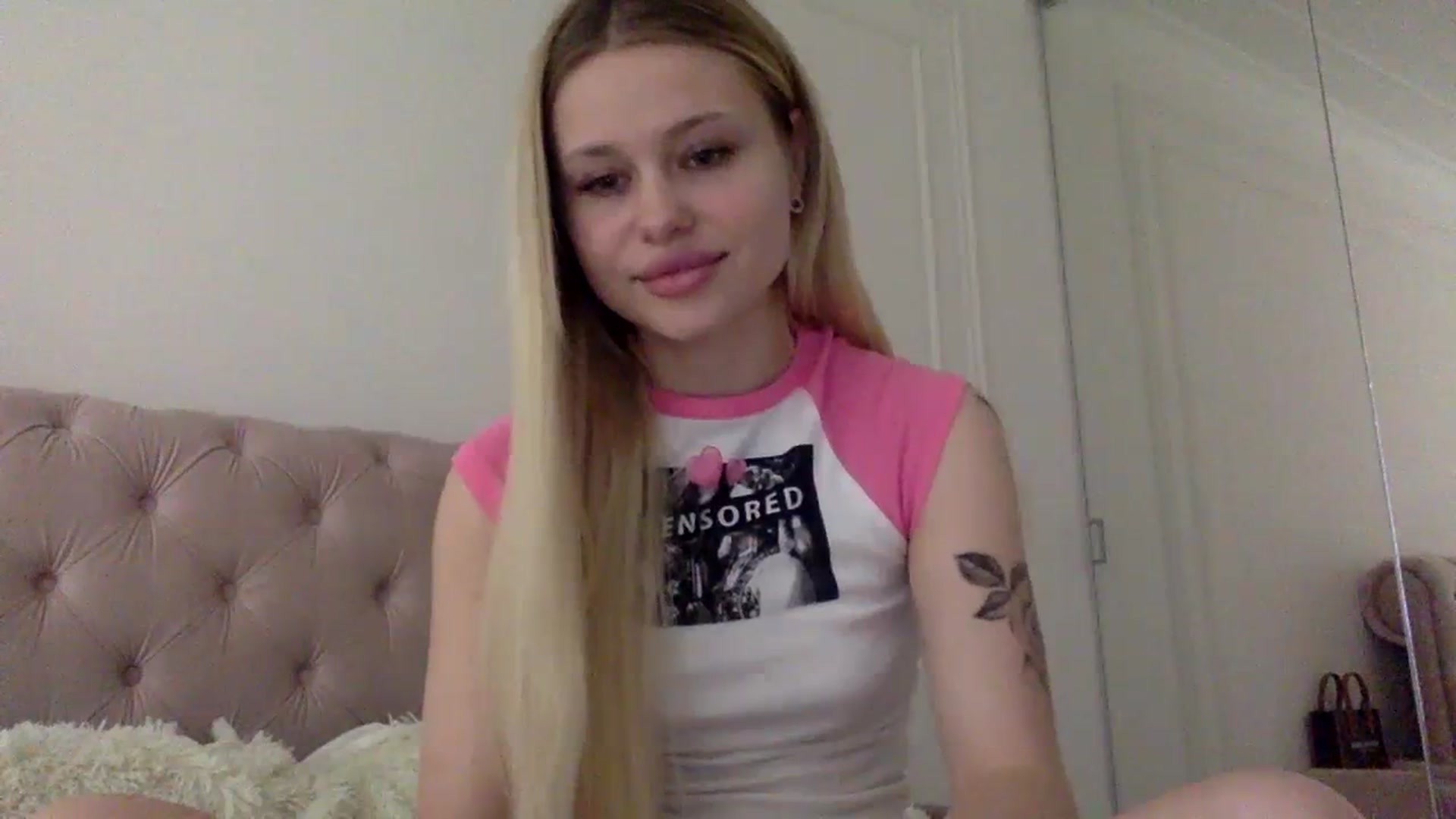 Gallery image thumbnail from StellaSol's myfreecams stream on, 12/14/2023, 08:38 image 14 of 20
