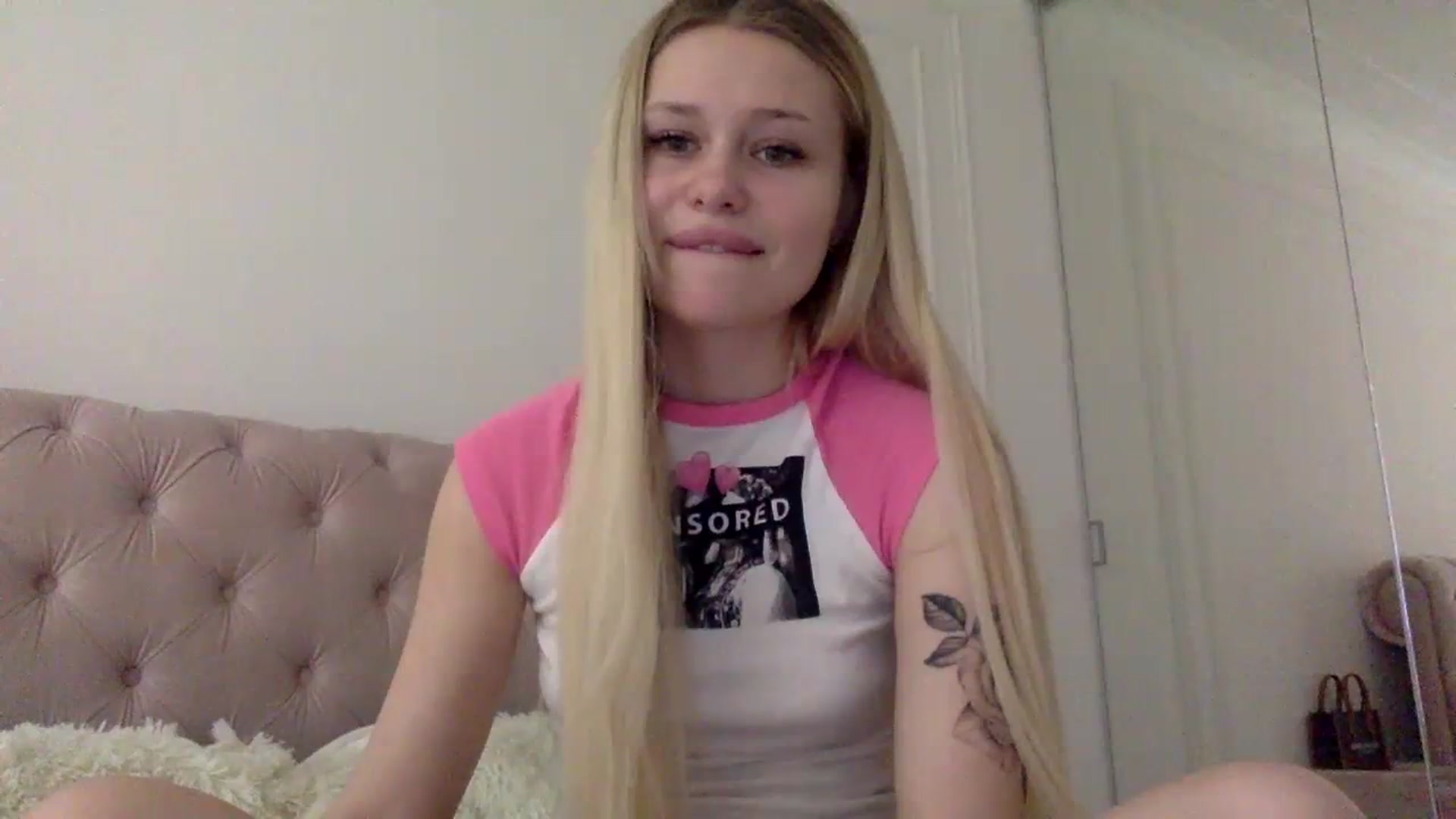 Gallery image thumbnail from StellaSol's myfreecams stream on, 12/14/2023, 08:38 image 18 of 20