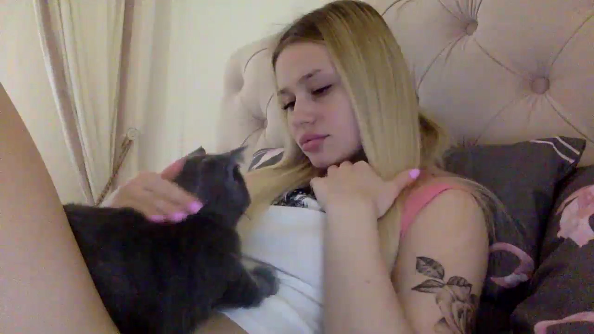 Gallery image thumbnail from StellaSol's myfreecams stream on, 12/14/2023, 12:13 image 16 of 20