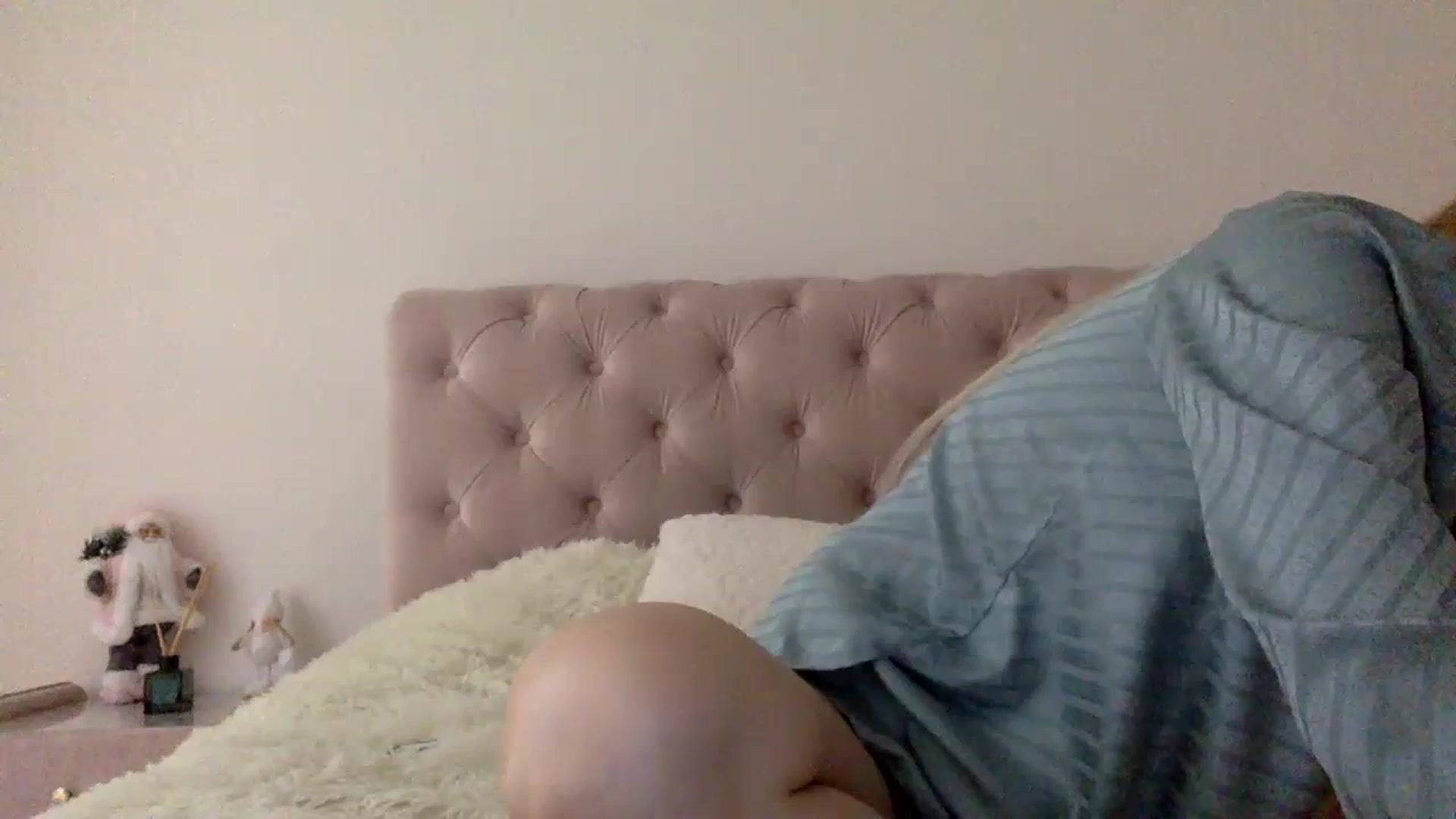 Gallery image thumbnail from StellaSol's myfreecams stream on, 12/15/2023, 08:35 image 9 of 20
